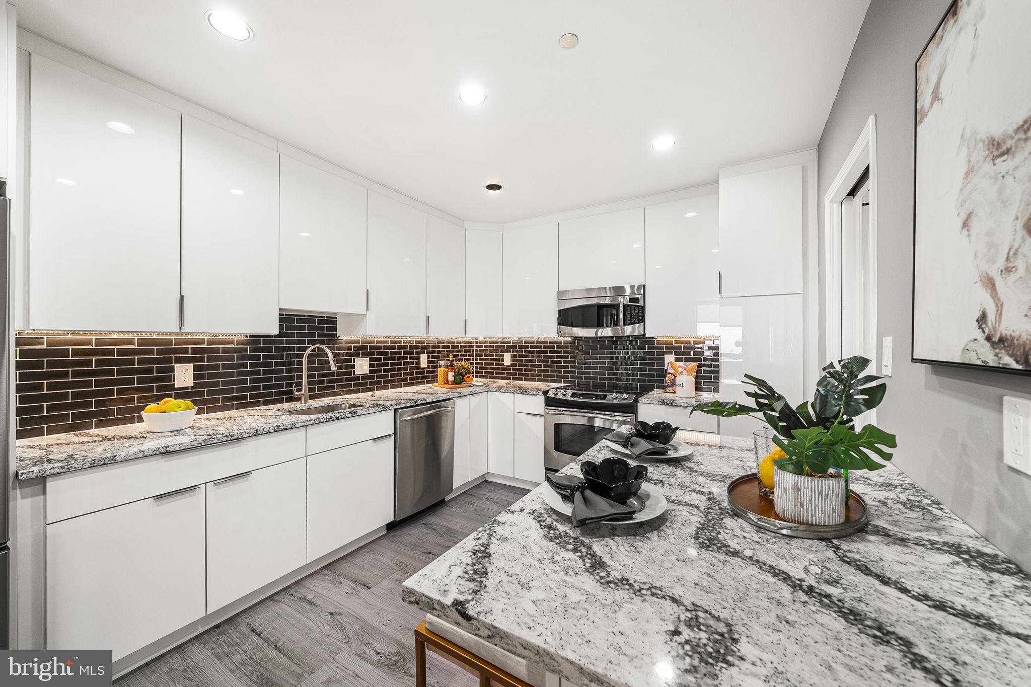 BARKLEY CONDO - Residential