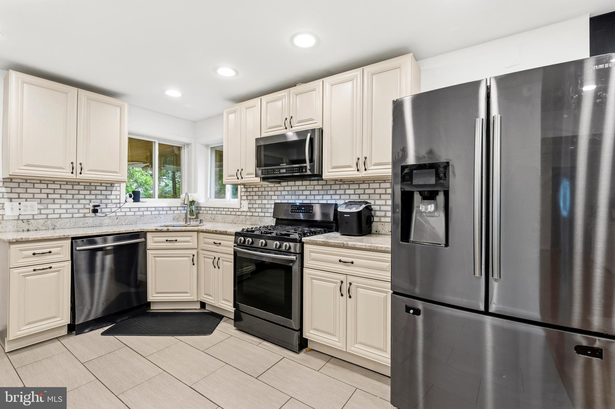 HILLANDALE FOREST - Residential