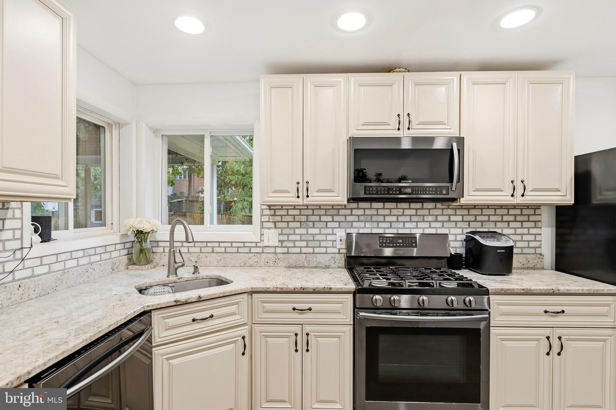 HILLANDALE FOREST - Residential