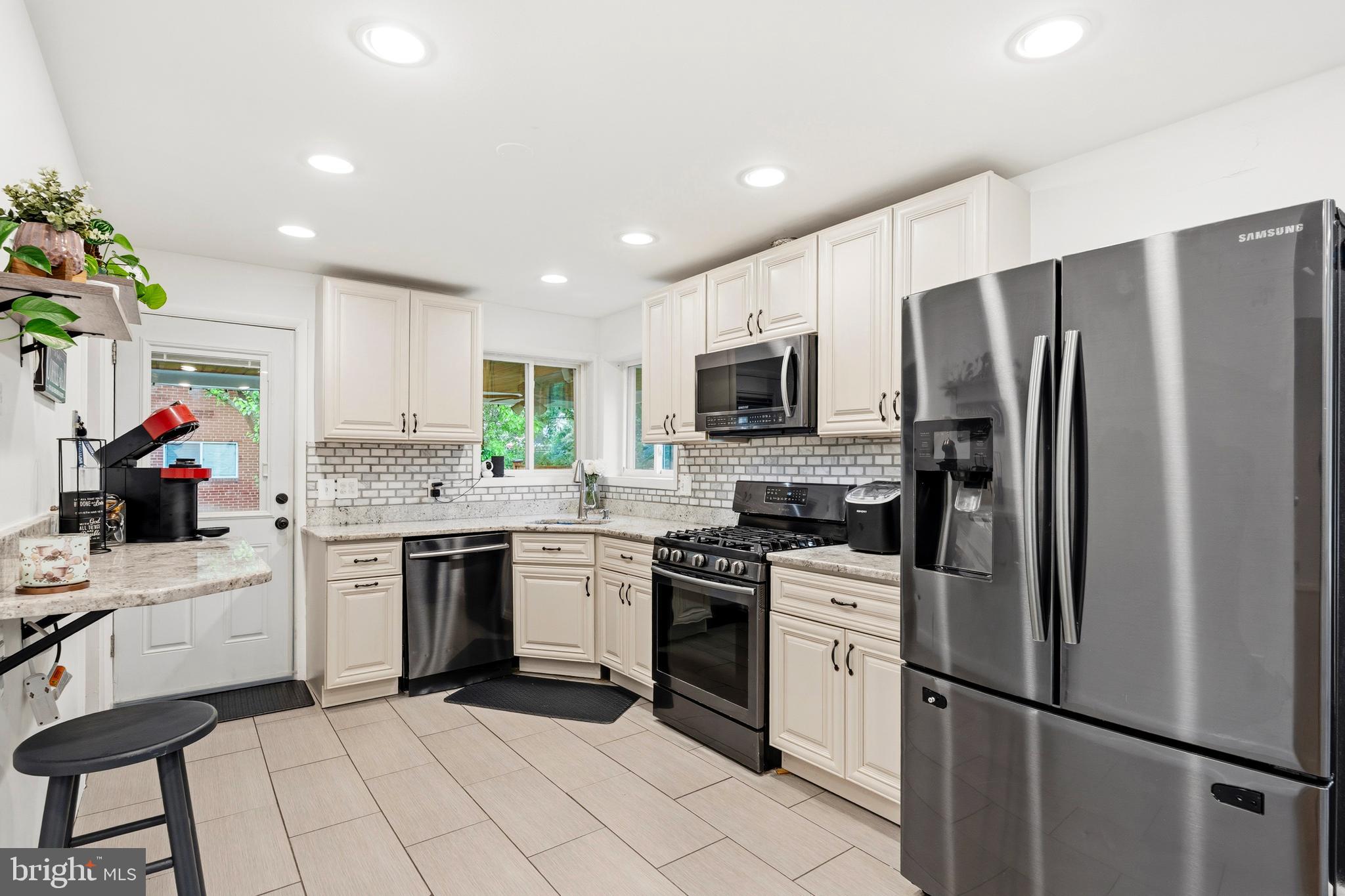 HILLANDALE FOREST - Residential