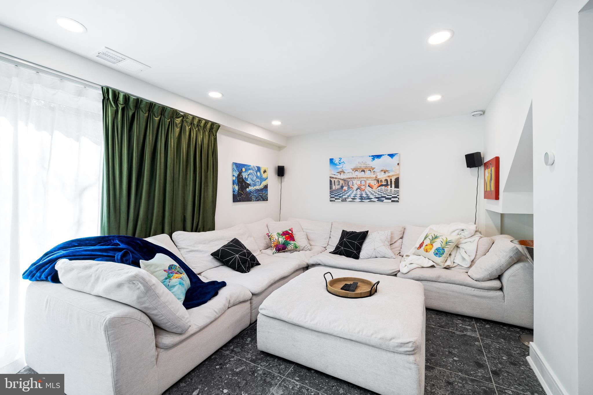 SOCIETY HILL - Residential