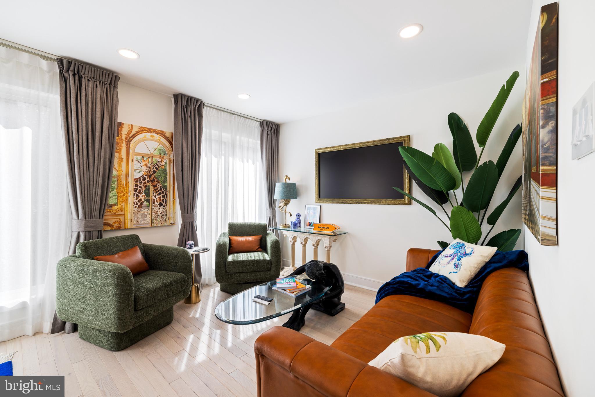 SOCIETY HILL - Residential