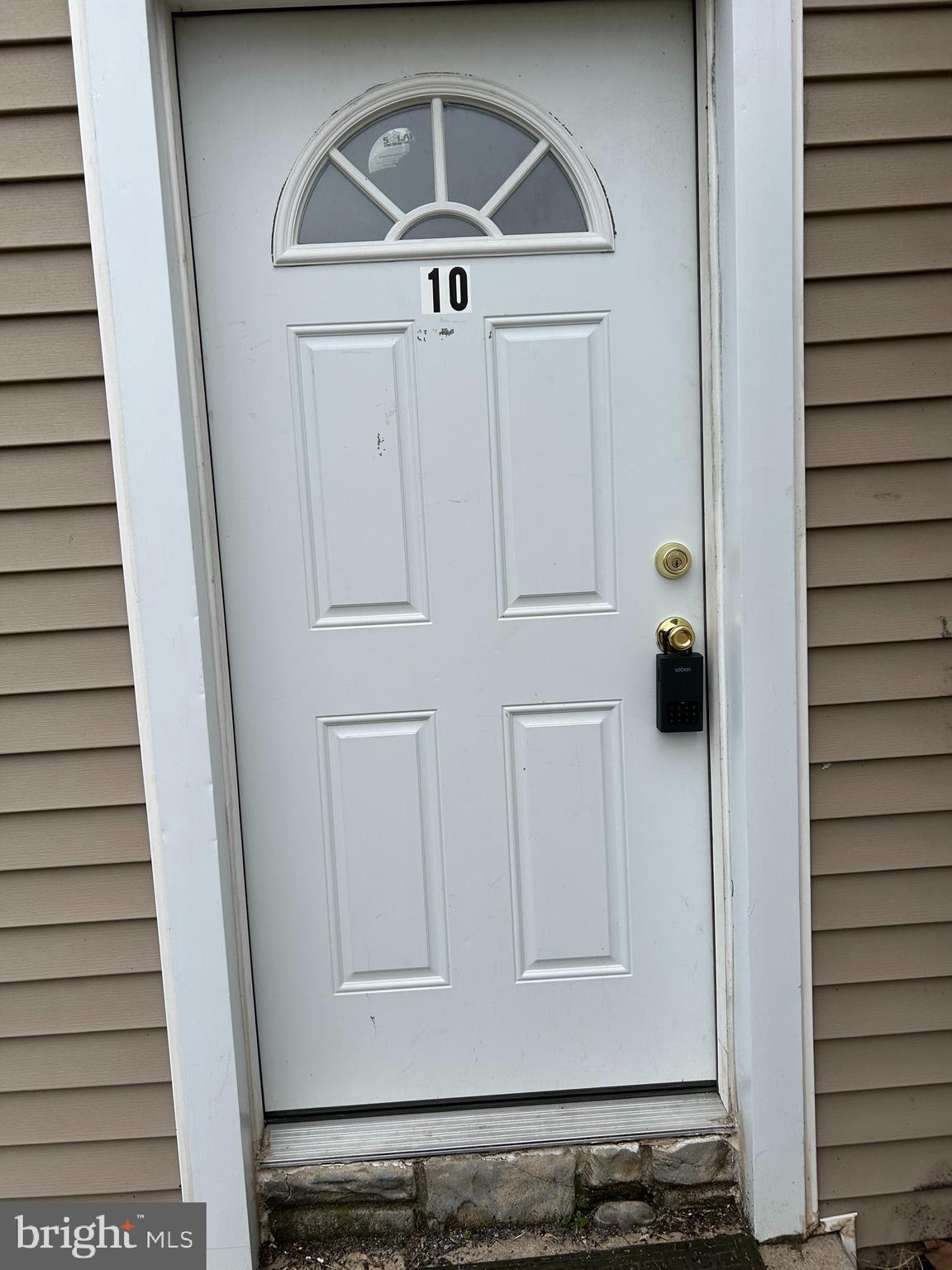 Newly renovated 1 bedroom apartment located in Annville, PA. Large parking lot offers lots of parking space.  No Smoking. $30 nonrefundable application fee required per applicant and if selected $40
admin fee. 615 Min. Credit Score 


AGENTS READ REMARKS