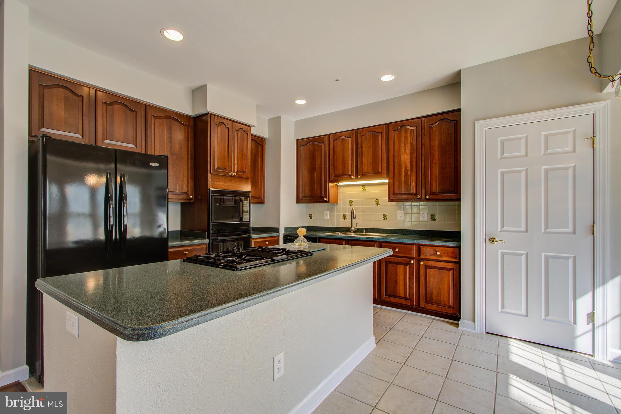 WILLOWS OF POTOMAC - Residential Lease