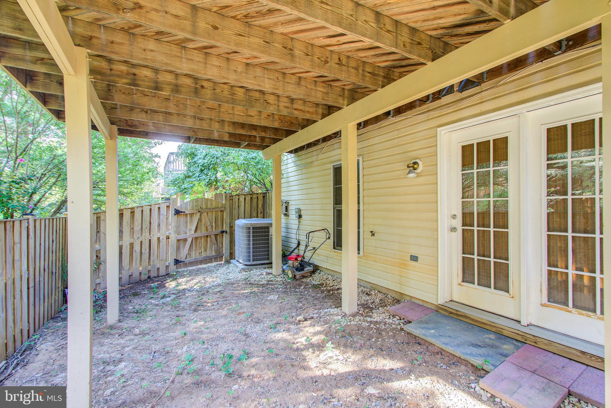WILLOWS OF POTOMAC - Residential Lease