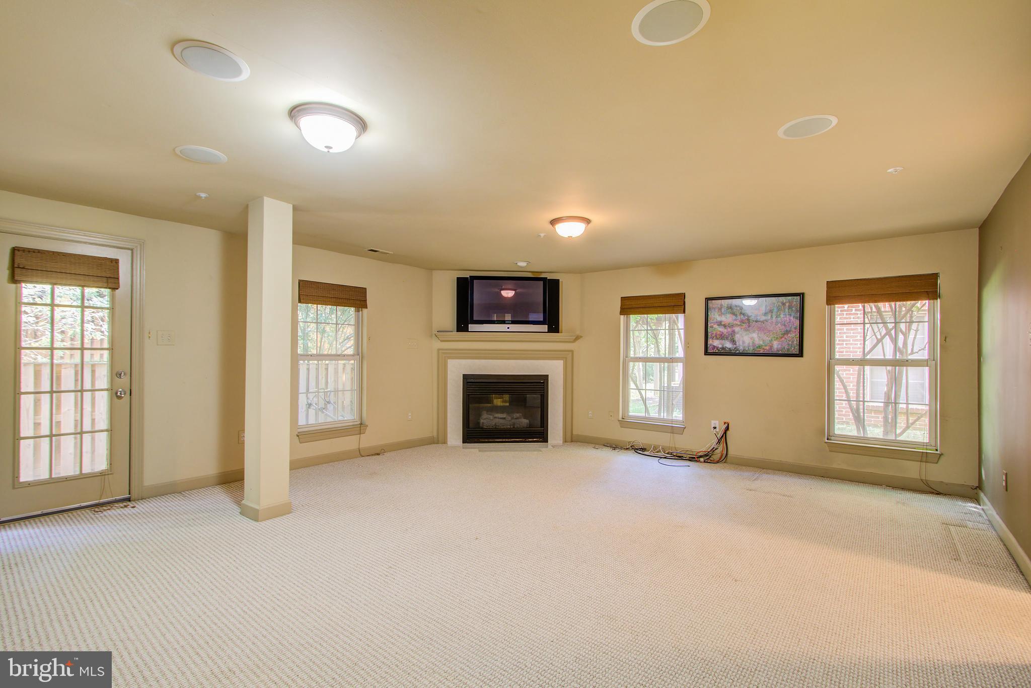 WILLOWS OF POTOMAC - Residential Lease