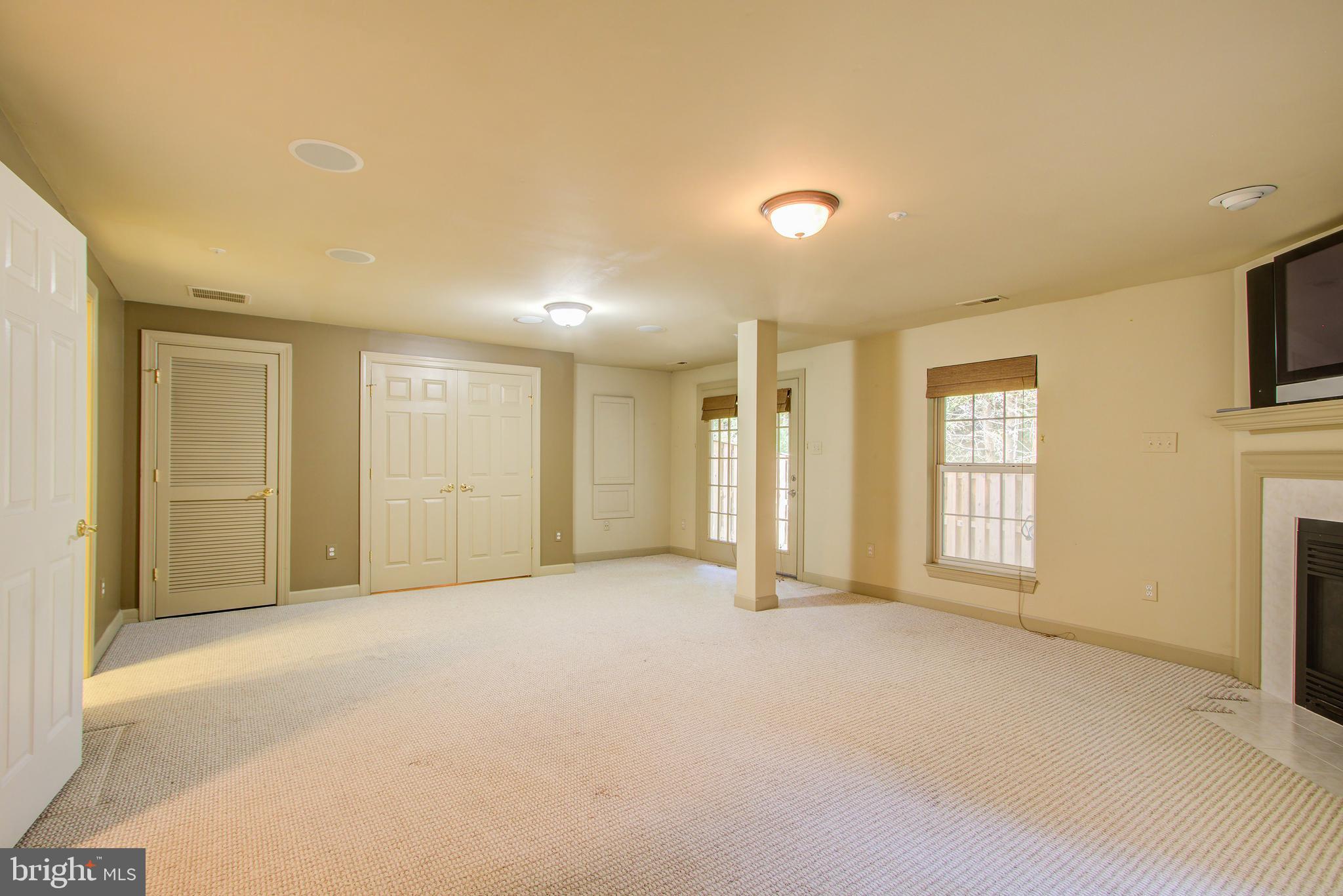 WILLOWS OF POTOMAC - Residential Lease