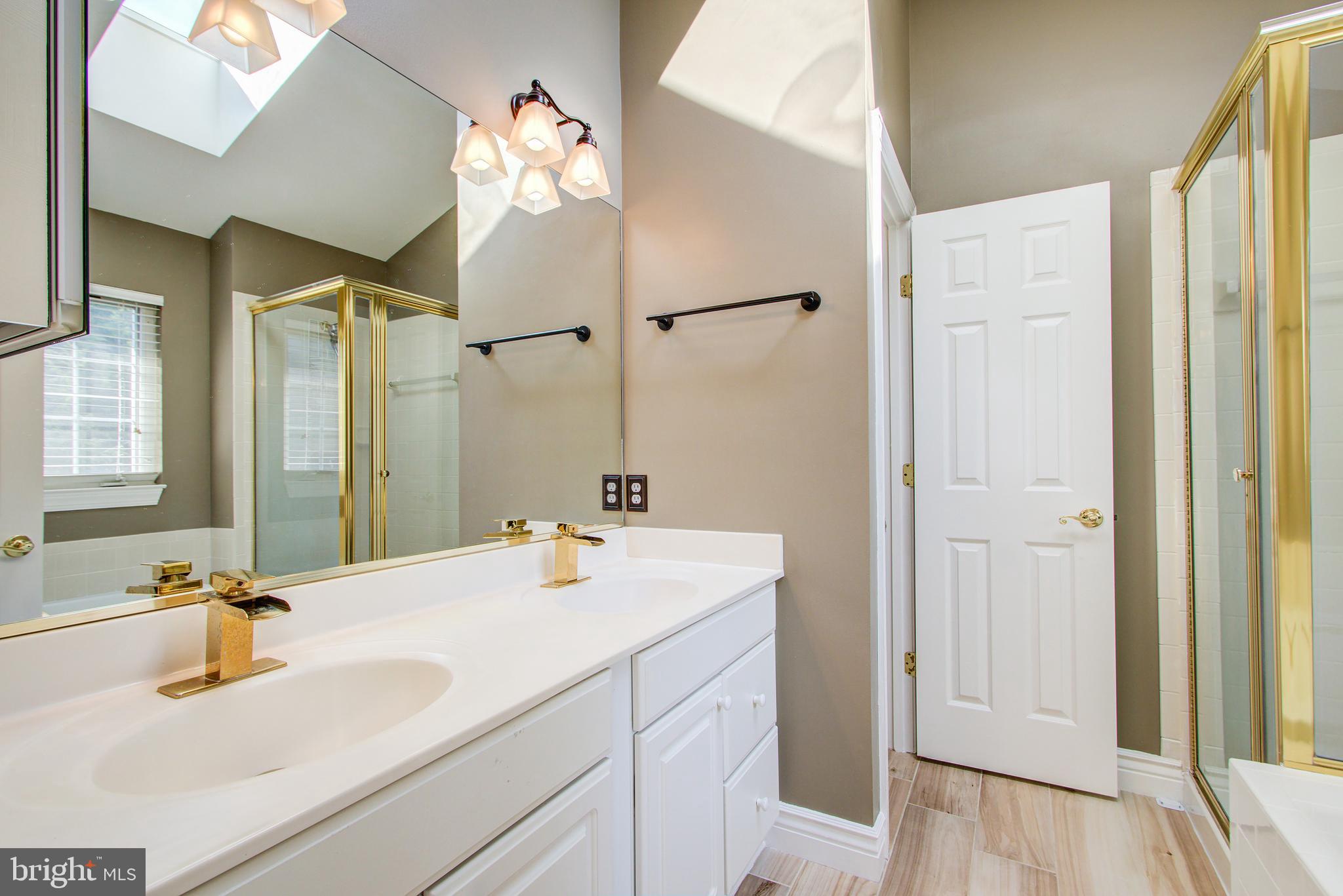 WILLOWS OF POTOMAC - Residential Lease