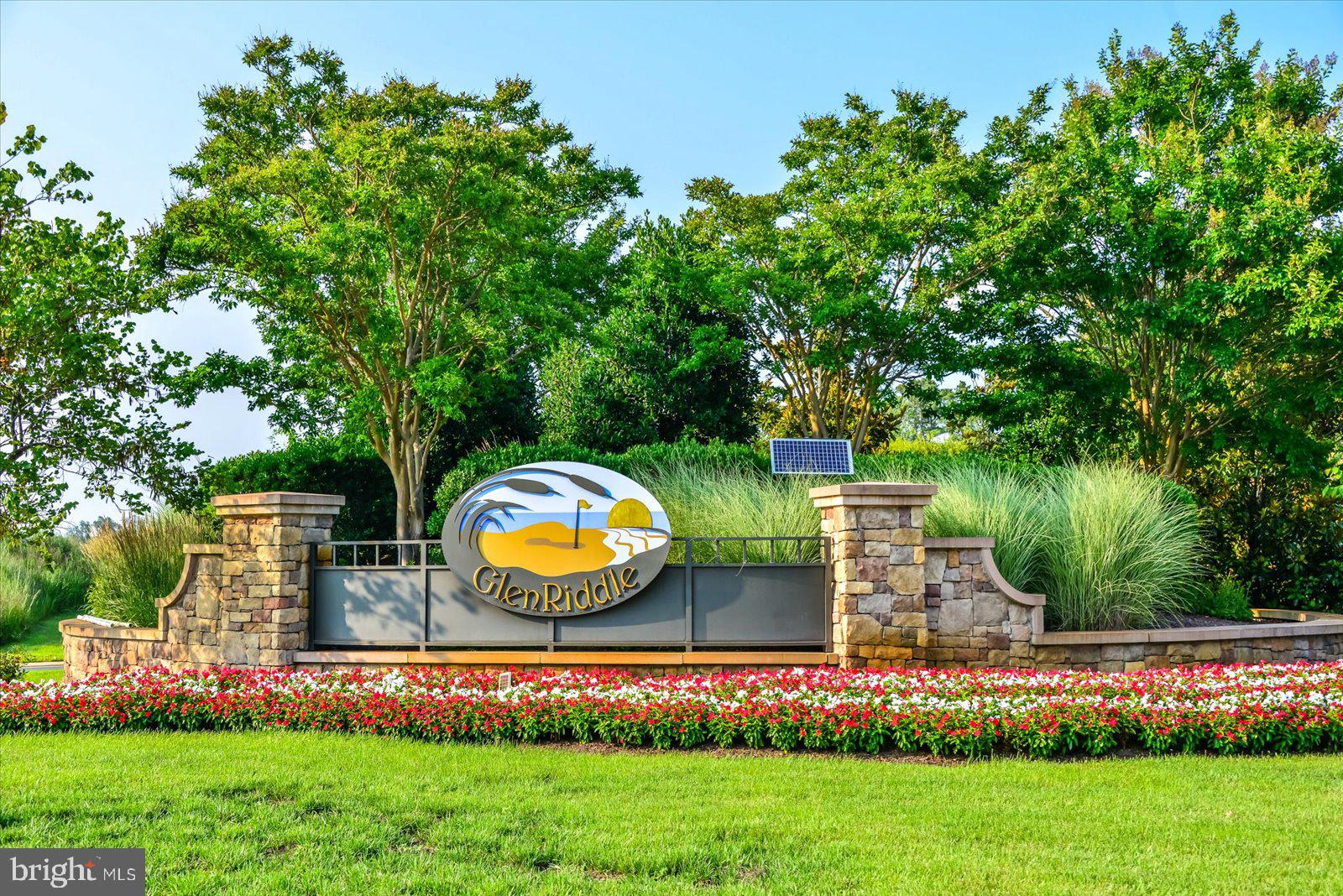 GLEN RIDDLE - Land