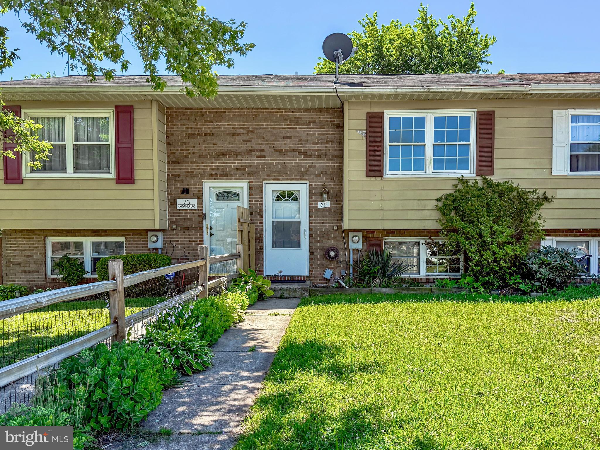 Enjoy split-level living in this 3 bedroom, 1.5 bathroom townhouse. Recent updates include; all new carpet and freshly painted throughout, new microwave and dishwasher. This home features a lovely backyard for outdoor enjoyment and includes a washer & dryer. Ideally located within walking distance to local towns, shopping, and restaurants for an easy commute and everyday convenience