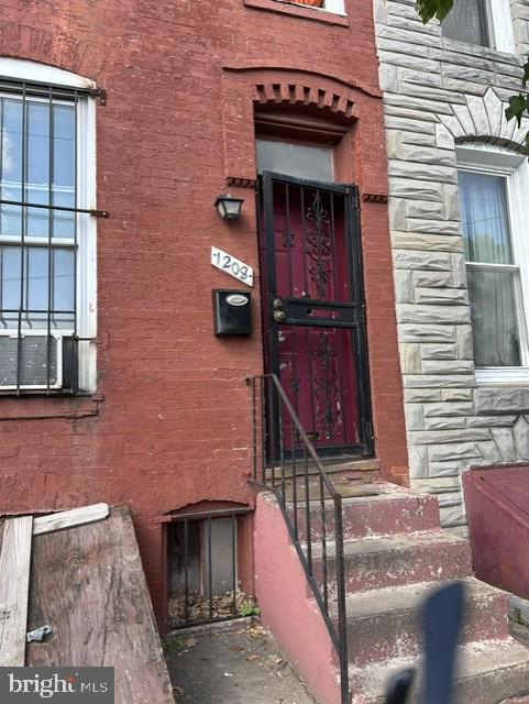 Investor Special.  Price Improvement.  2 Bedroom rowhouse that has the potential to become a showpiece for the right new Owner.  
This rowhouse has a living room, a separate dining area or den, and a kitchen that walks out to a fenced backyard.
Upstairs has 2 bedrooms and 1 full bath.  Basement is storage only.
This property needs a lot of love, but with this low price, why not? Last red Brick building,  This property partners  (2) other properties that are also for sale.   from Corner 1210 , 1212- multi propose building and of course 1208.