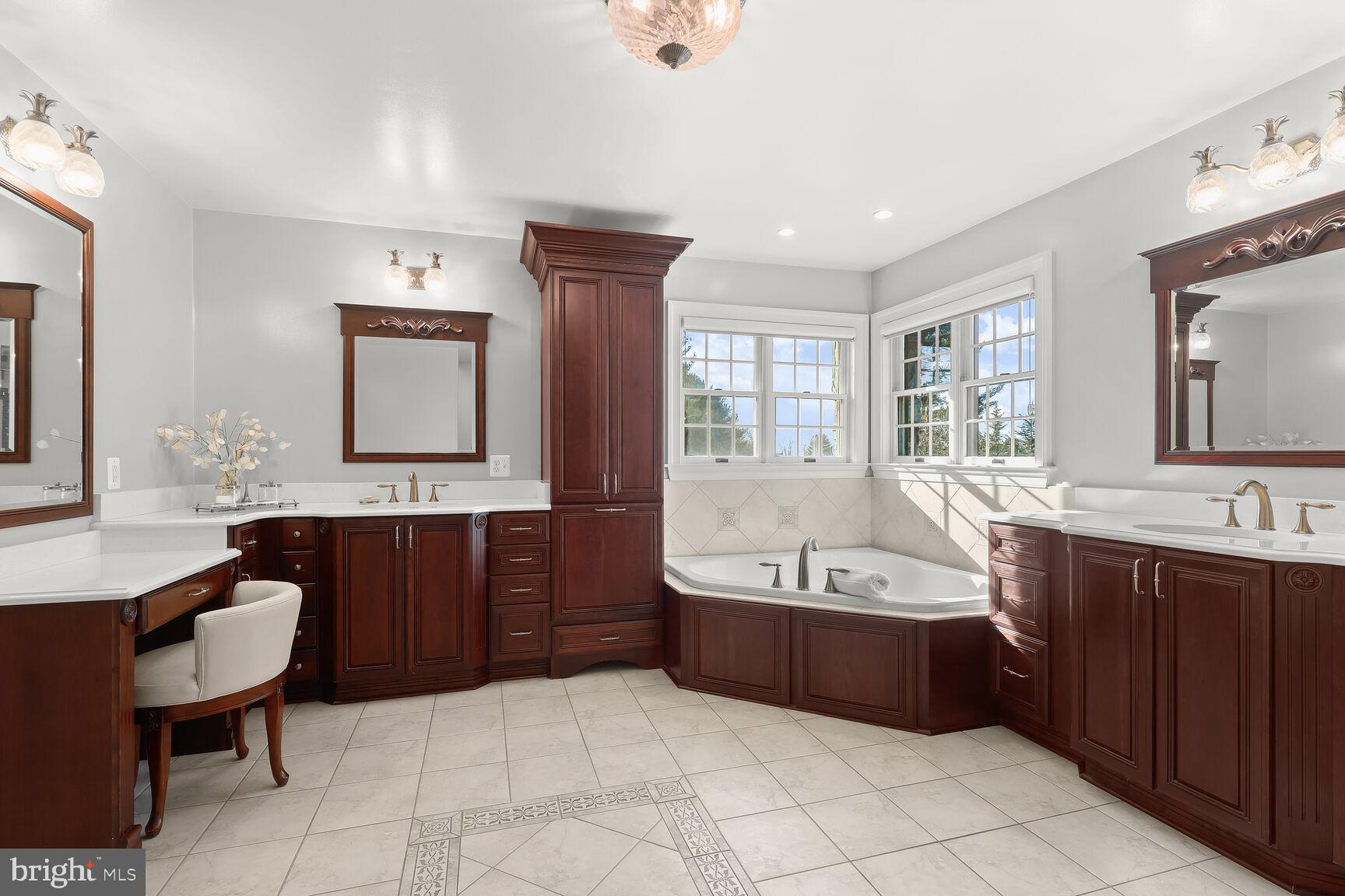 OAKWOOD OVERLOOK - Residential