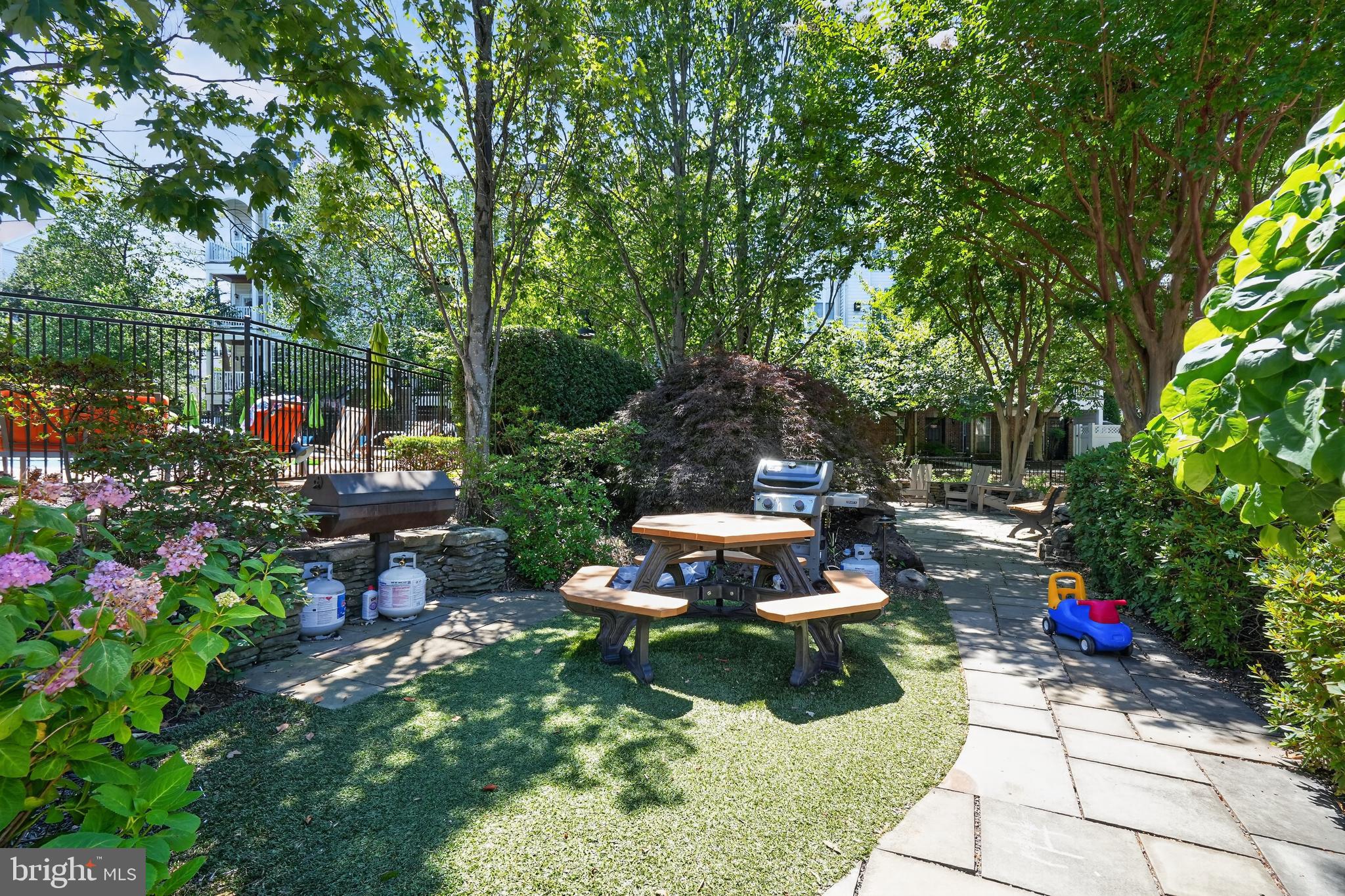 STONEGATE - Residential