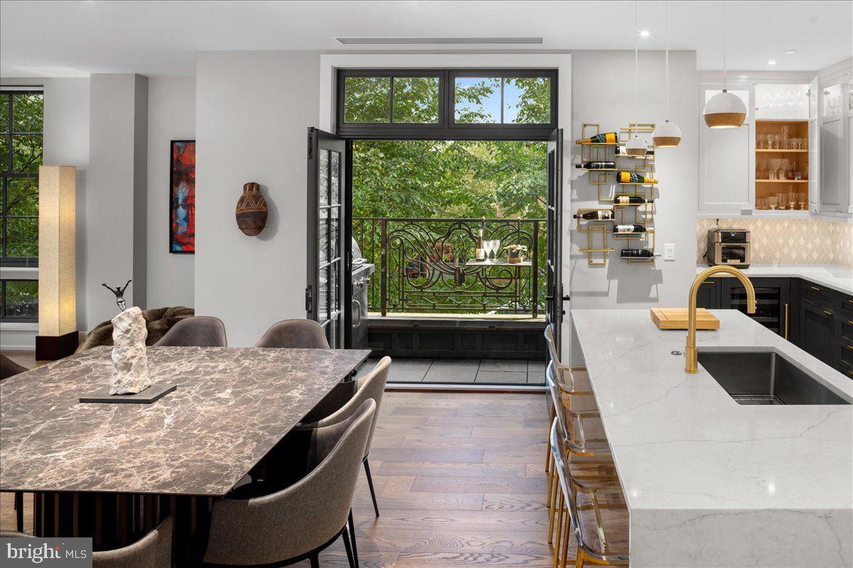 CHESTNUT HILL - Residential