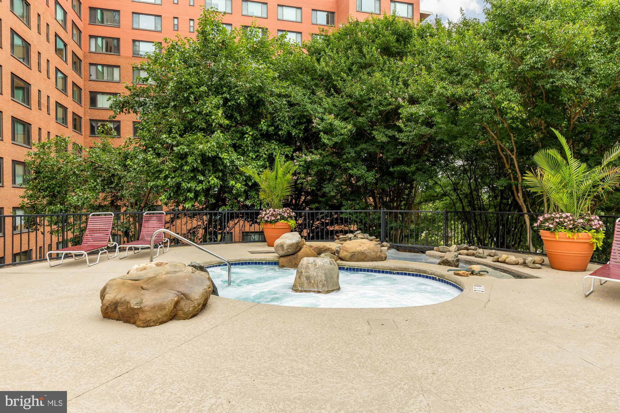 RIVER PLACE - Residential