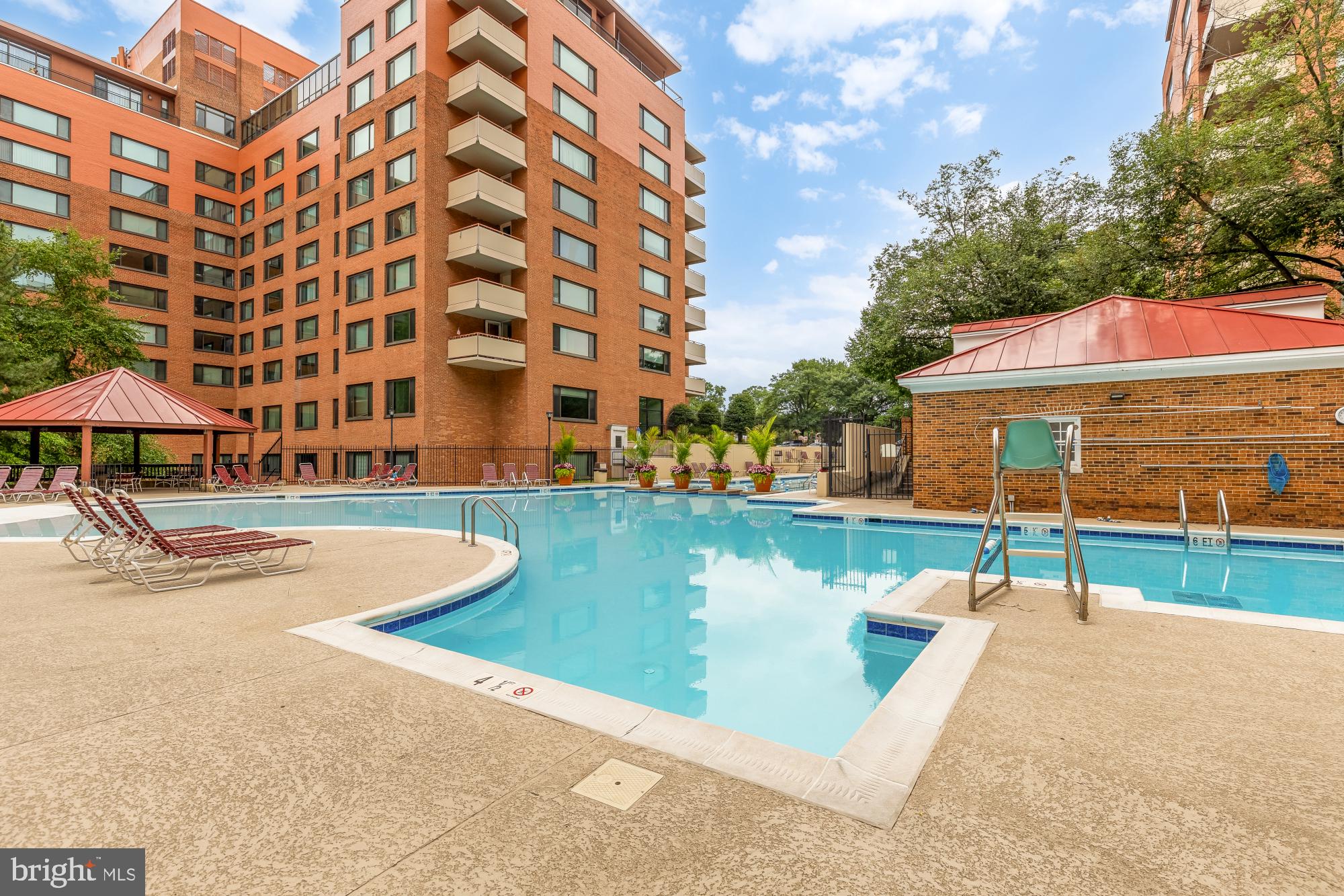 RIVER PLACE - Residential