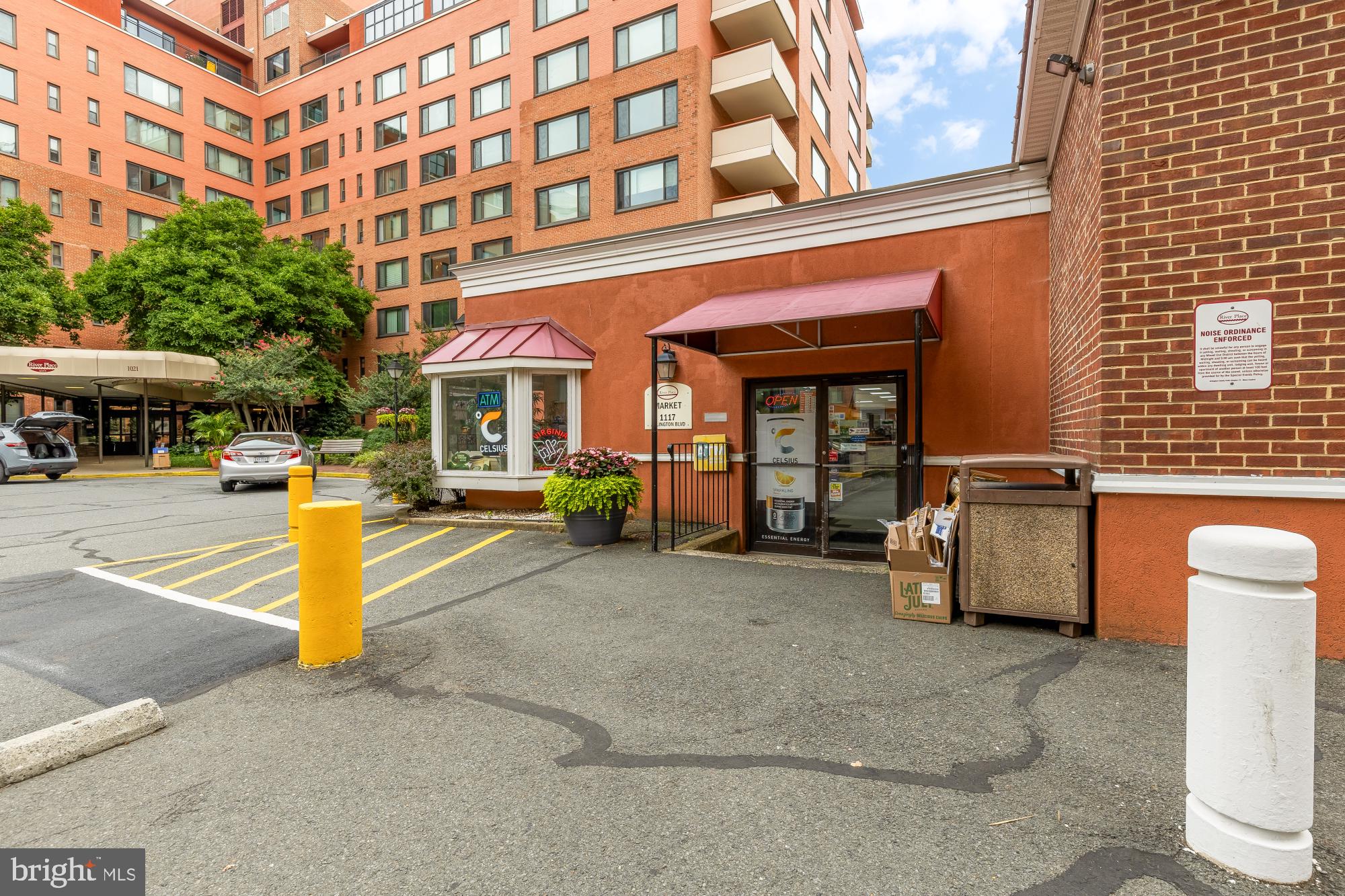 RIVER PLACE - Residential