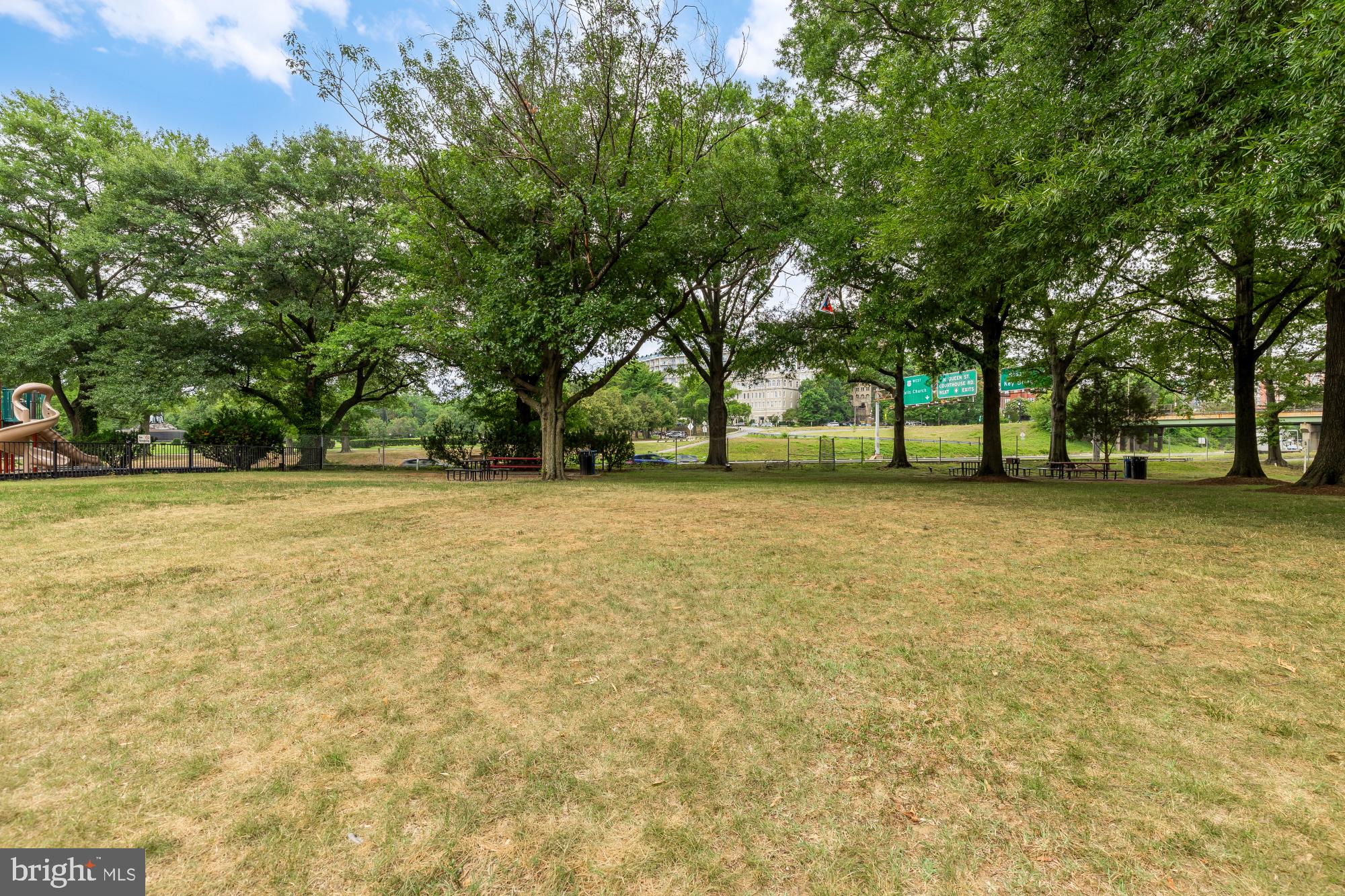 RIVER PLACE - Residential