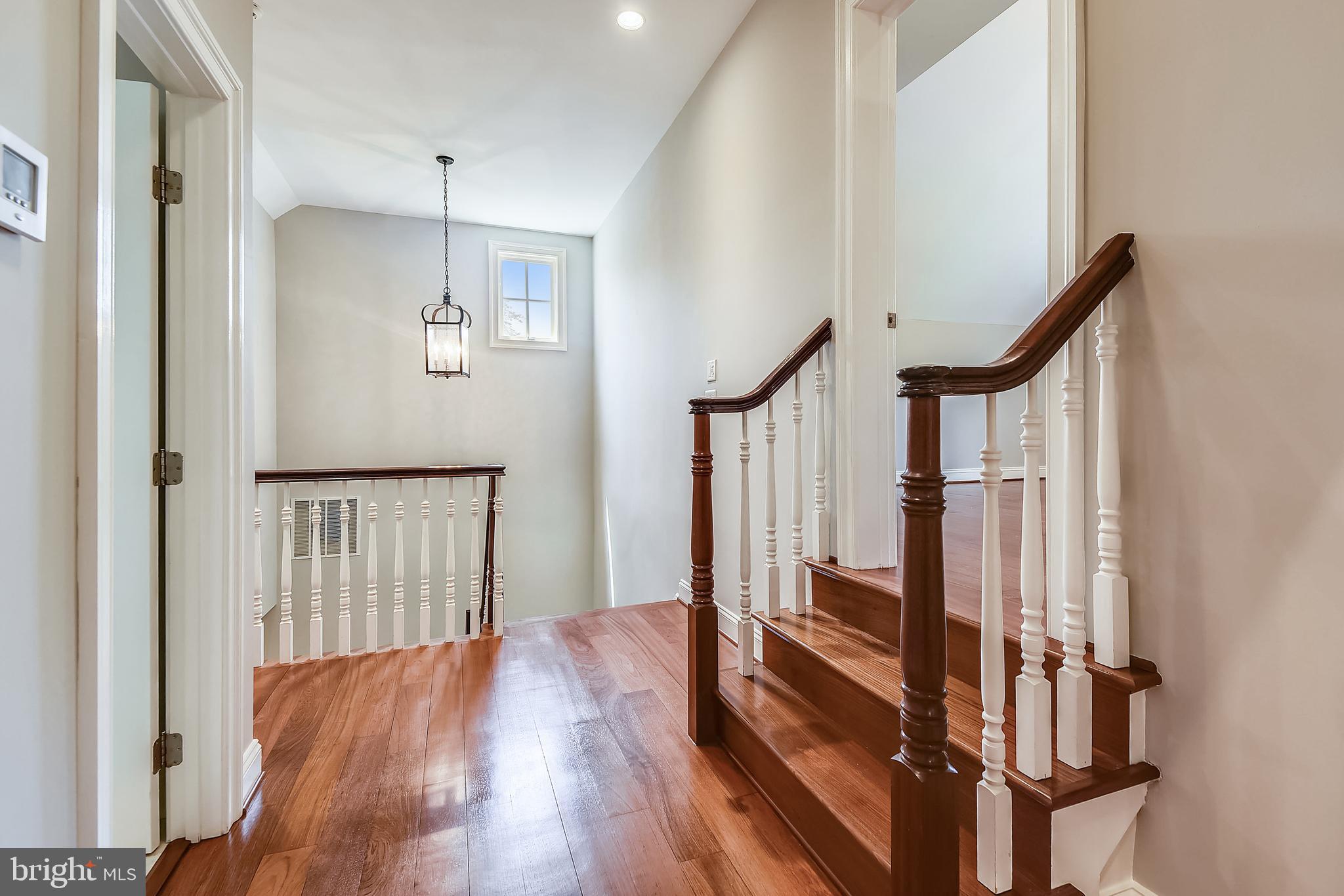 NEAR CLIFTON - Residential