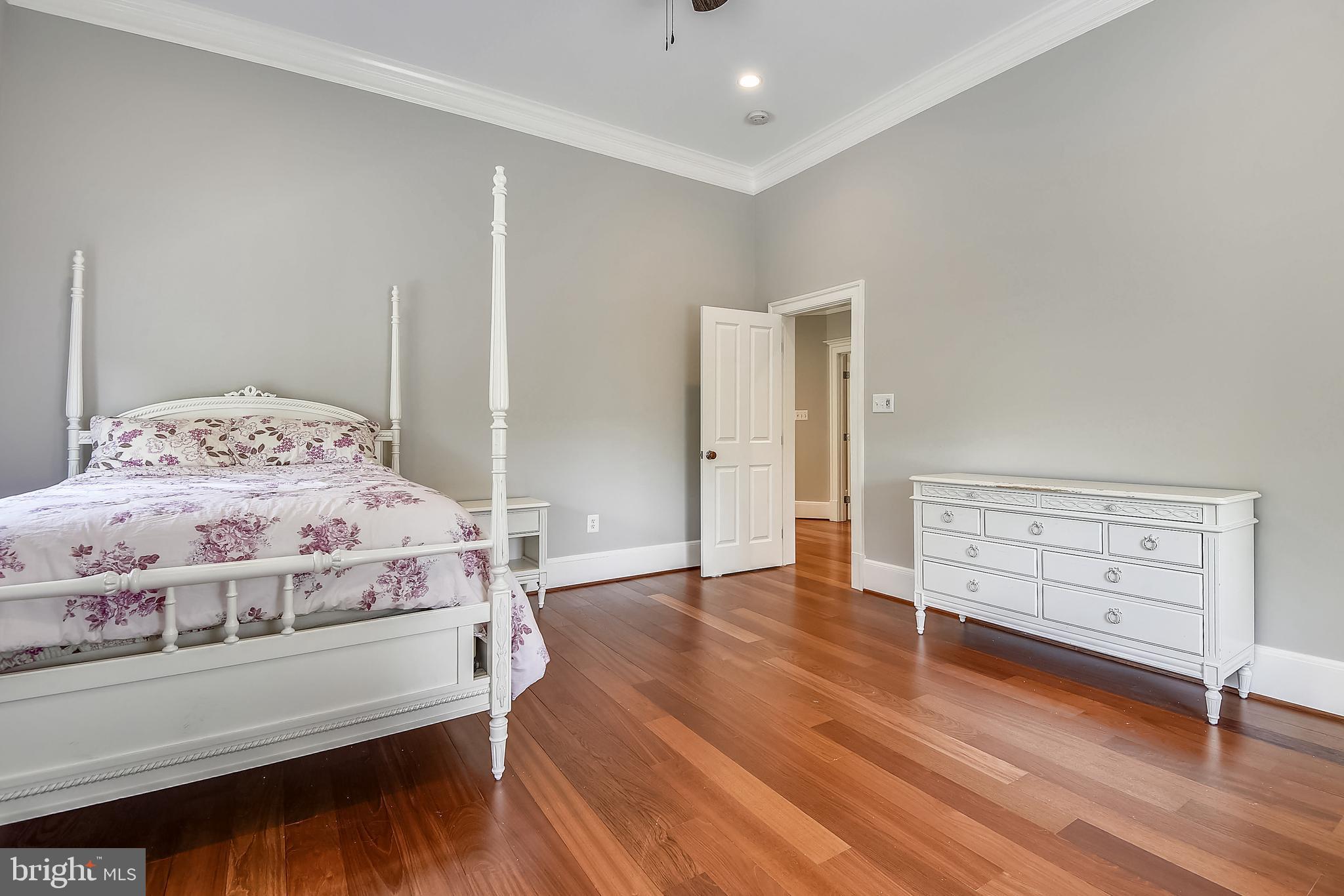 NEAR CLIFTON - Residential