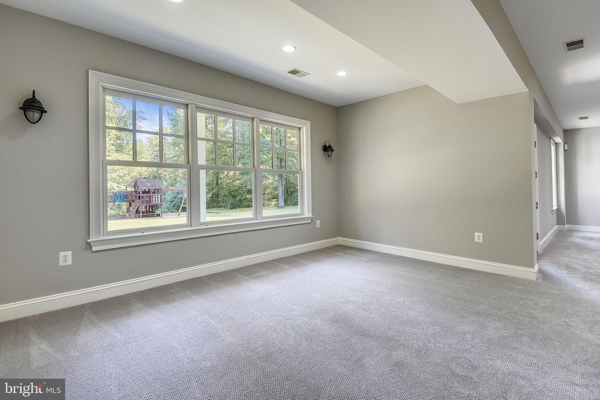 NEAR CLIFTON - Residential