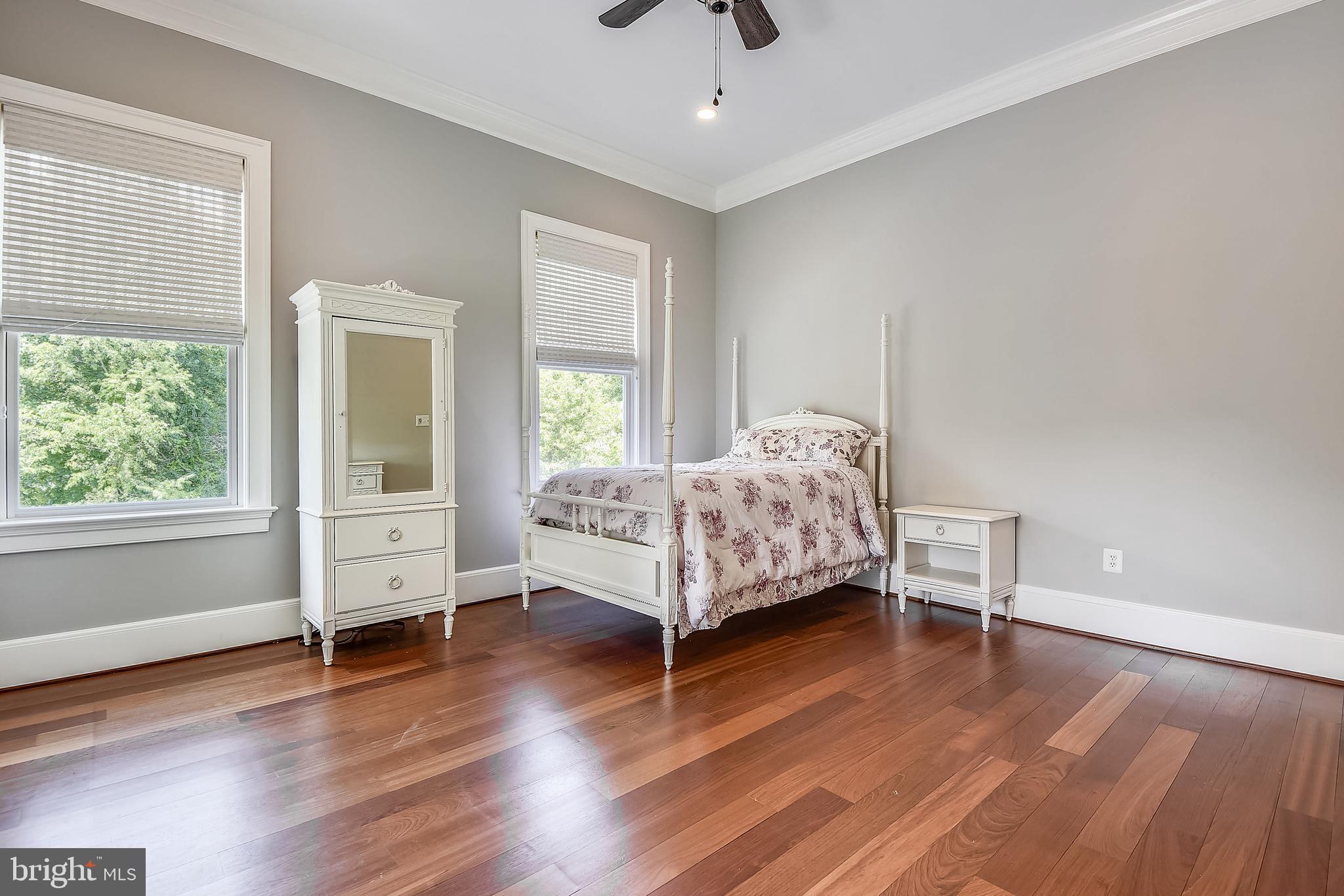 NEAR CLIFTON - Residential