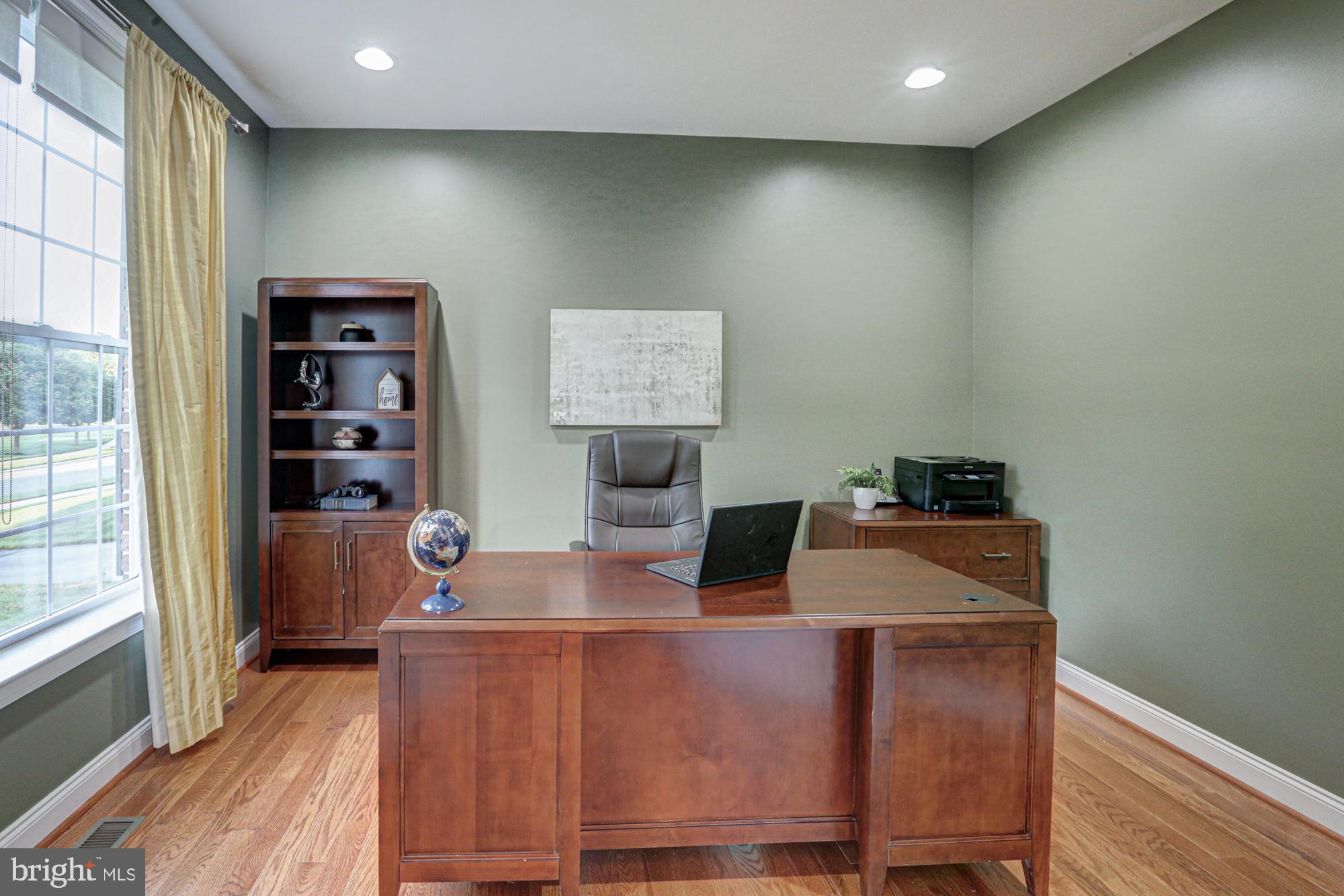 RED LION CHASE - Residential