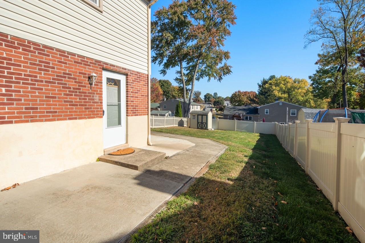 VILLAGE GREEN - Residential