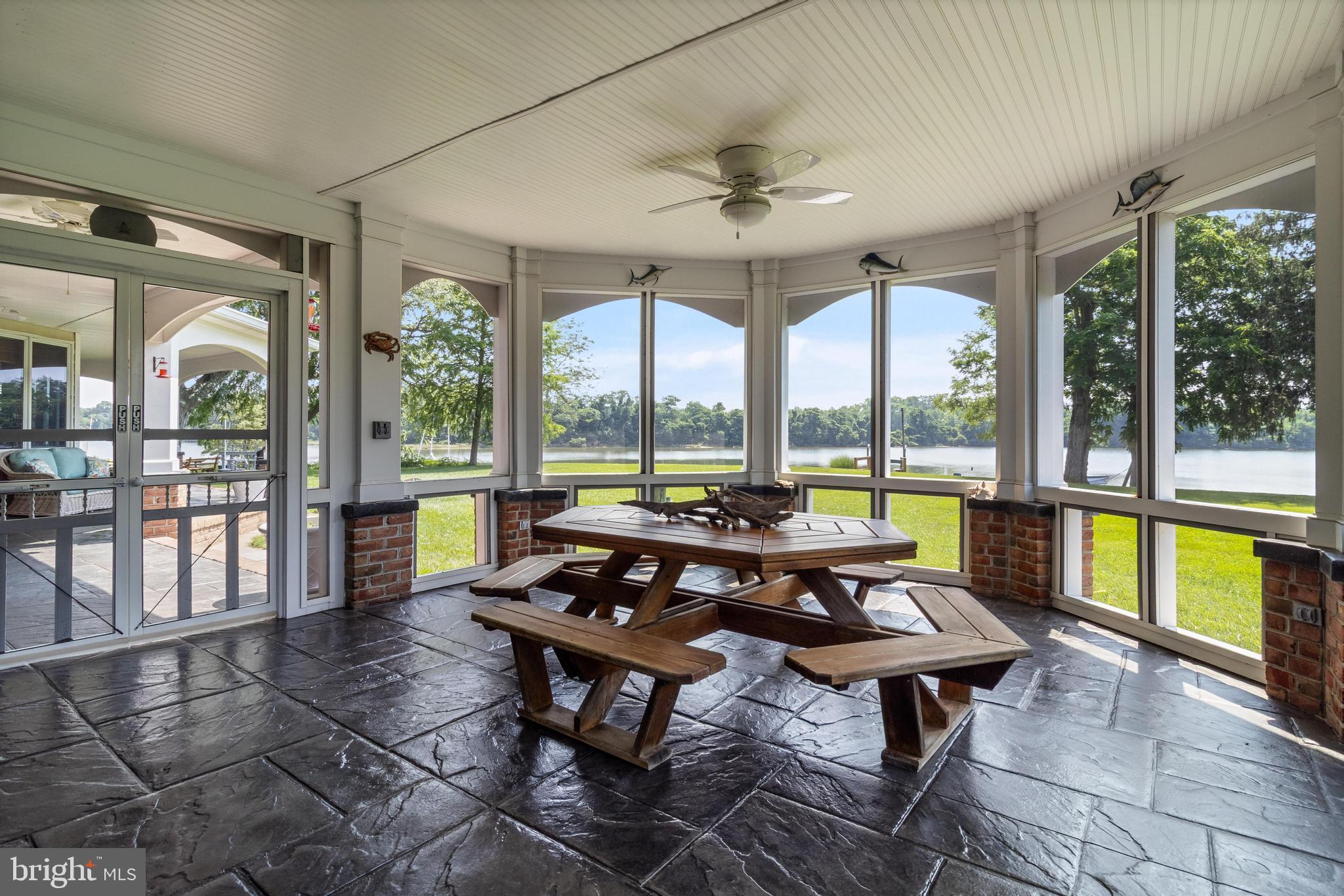 ISLAND CREEK WOODS - Residential
