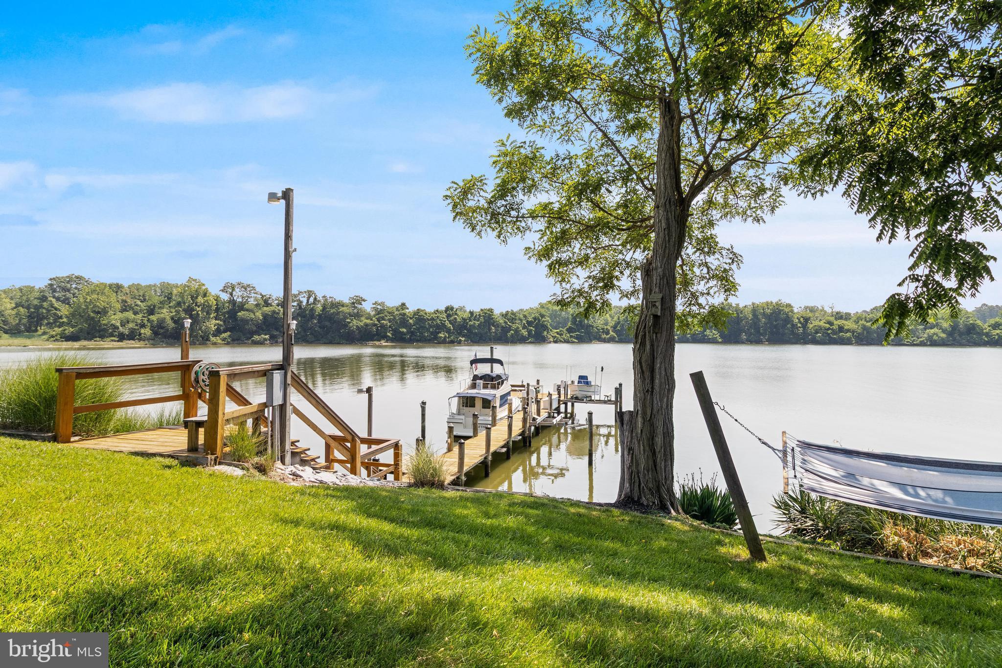 ISLAND CREEK WOODS - Residential