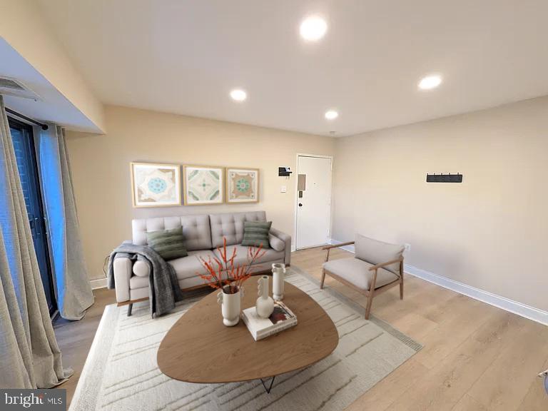 CAMELBACK VILLAGE - Residential