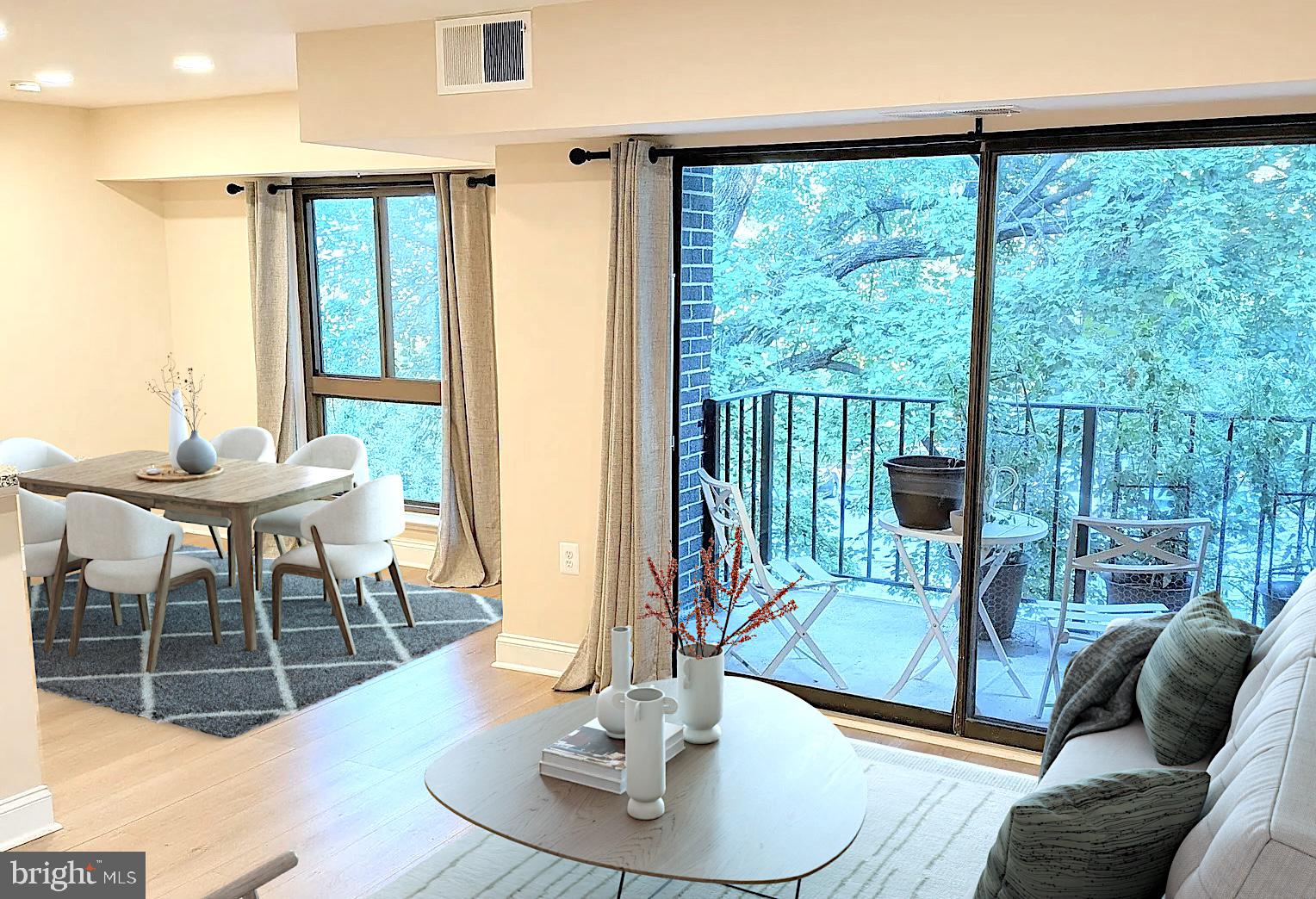 CAMELBACK VILLAGE - Residential