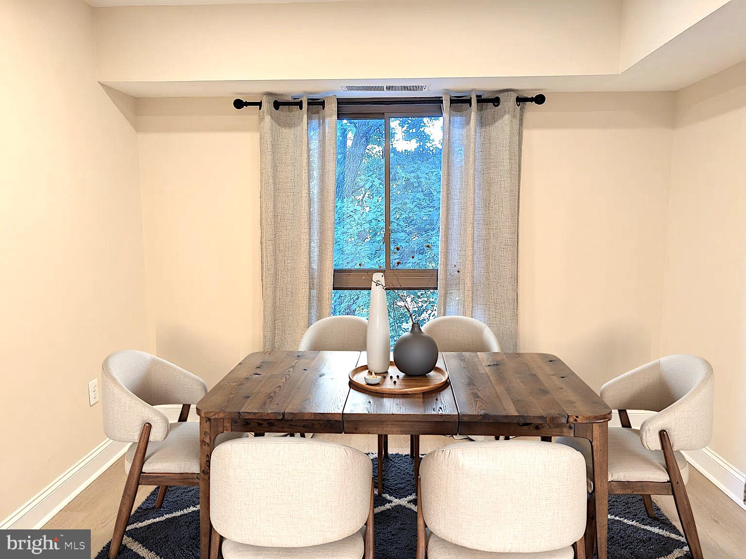 CAMELBACK VILLAGE - Residential