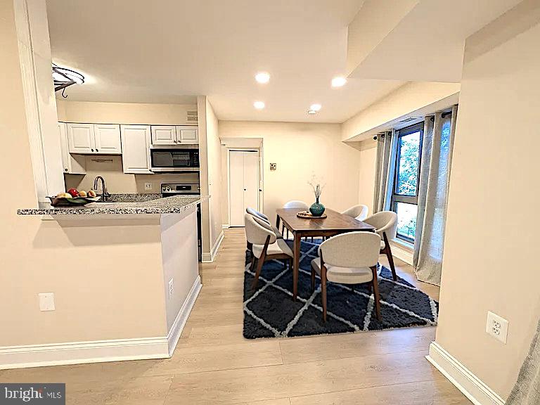 CAMELBACK VILLAGE - Residential