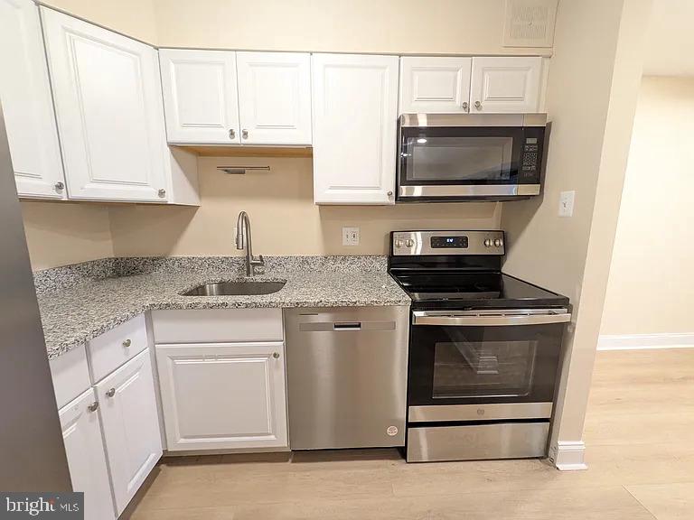 CAMELBACK VILLAGE - Residential