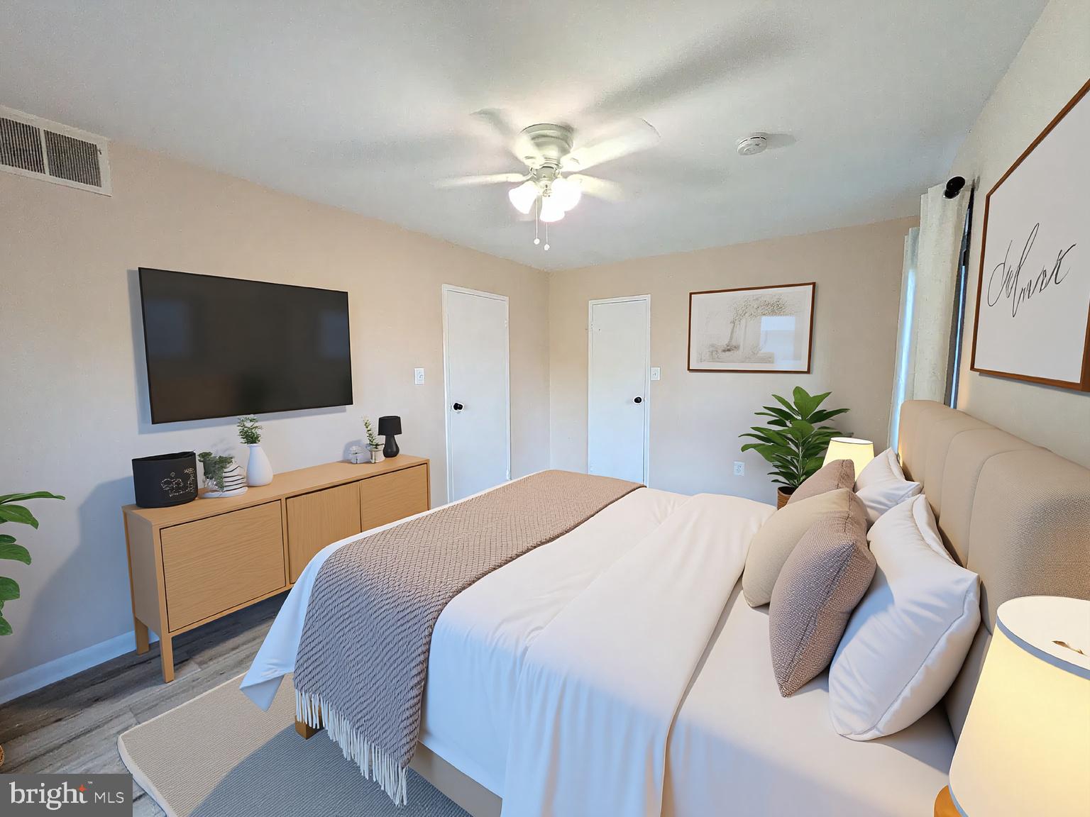 CAMELBACK VILLAGE - Residential