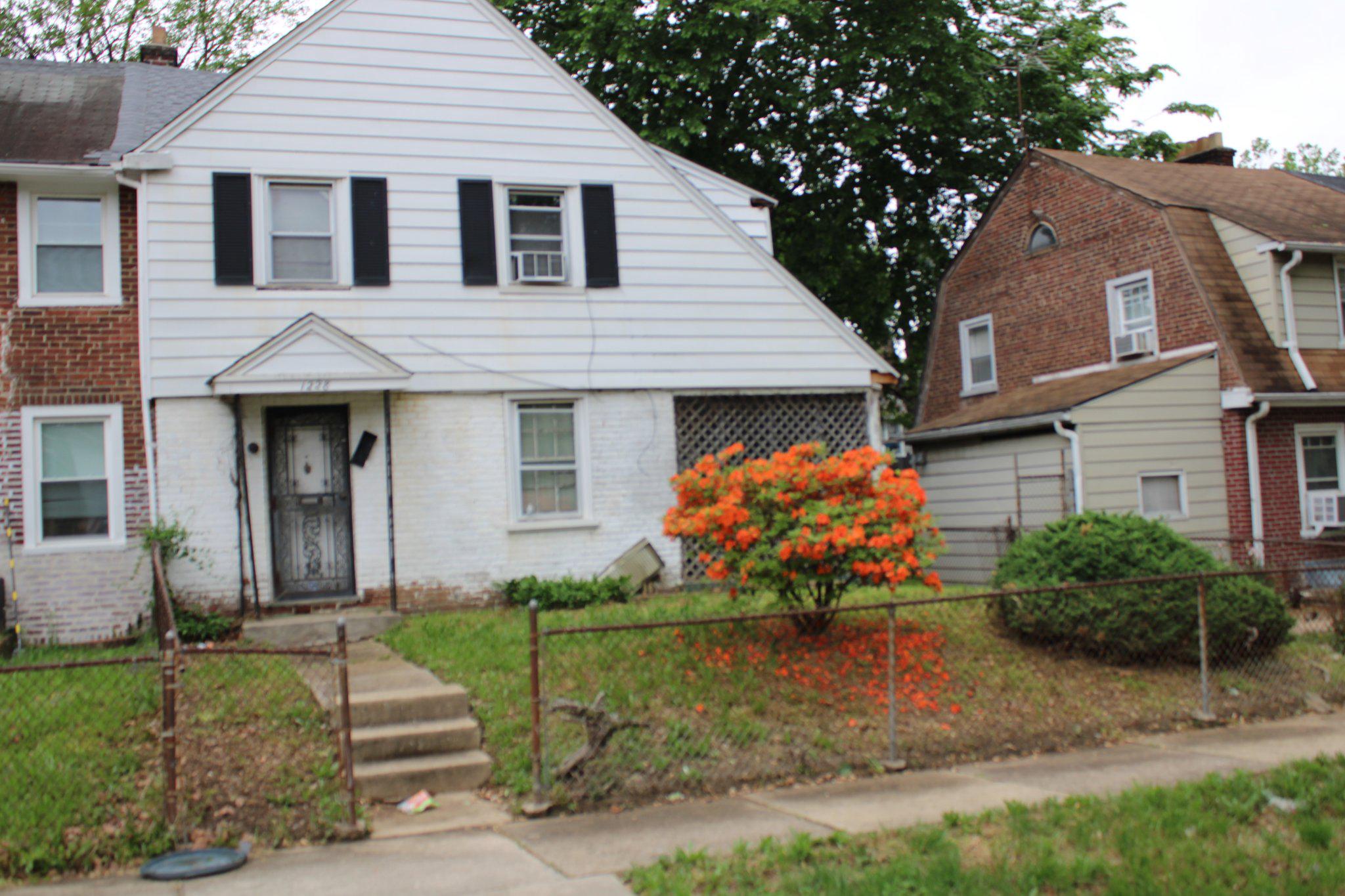 This end-of-row townhouse is a great investment opportunity with strong value-add potential. Offering 1,114 sq. ft., this 3-bedroom, 1-bathroom home is ready for renovation and customization. The solid brick construction provides lasting durability, and a brand-new roof installed in 2025 adds major value and peace of mind for future owners or tenants. The enclosed patio offers additional outdoor space, while the low-maintenance exterior helps keep ongoing costs down. Located in a growing neighborhood with strong rental demand, this property is ideal for investors looking to generate cash flow and build equity through strategic updates. Don’t miss the chance to unlock this property’s full potential!