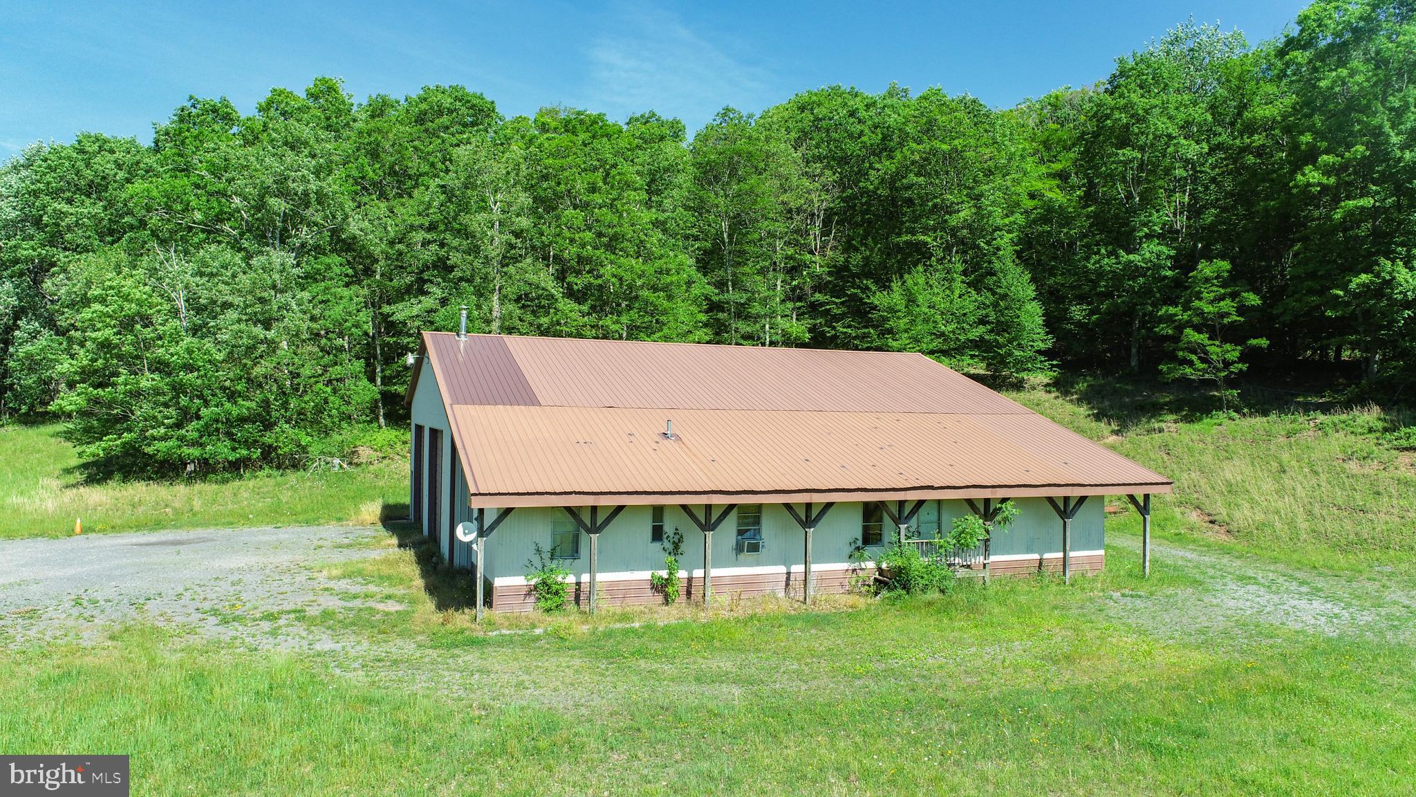RED HOUSE - Land