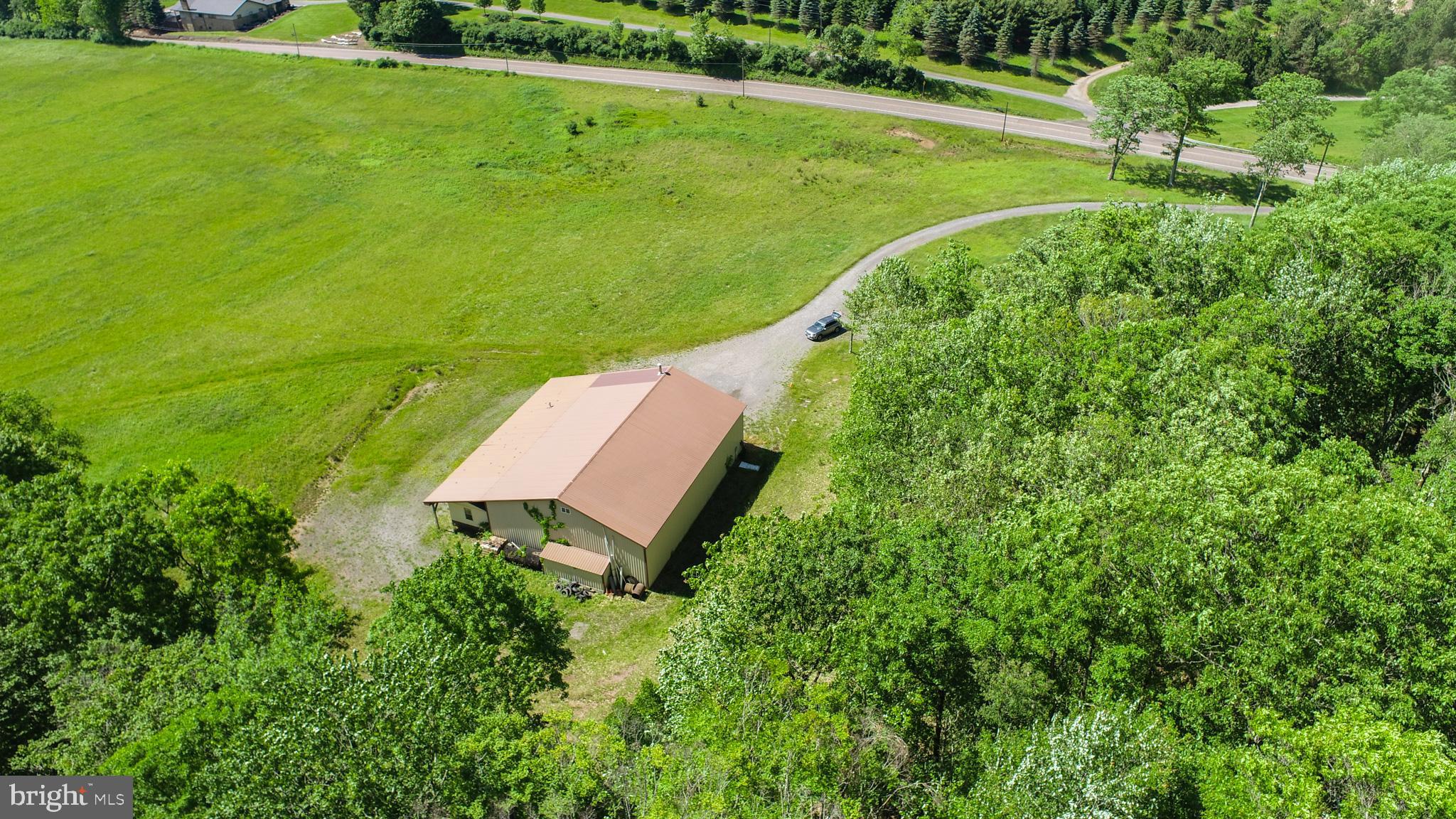 RED HOUSE - Land
