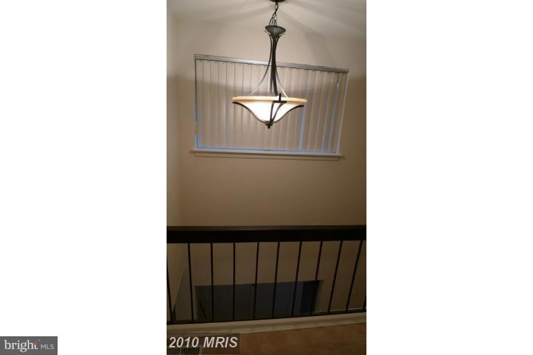 RAMBLING HILLS - Residential Lease