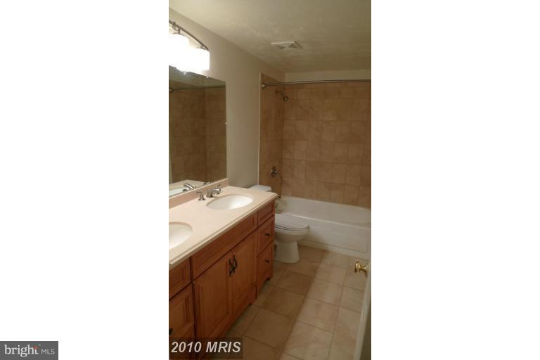 RAMBLING HILLS - Residential Lease