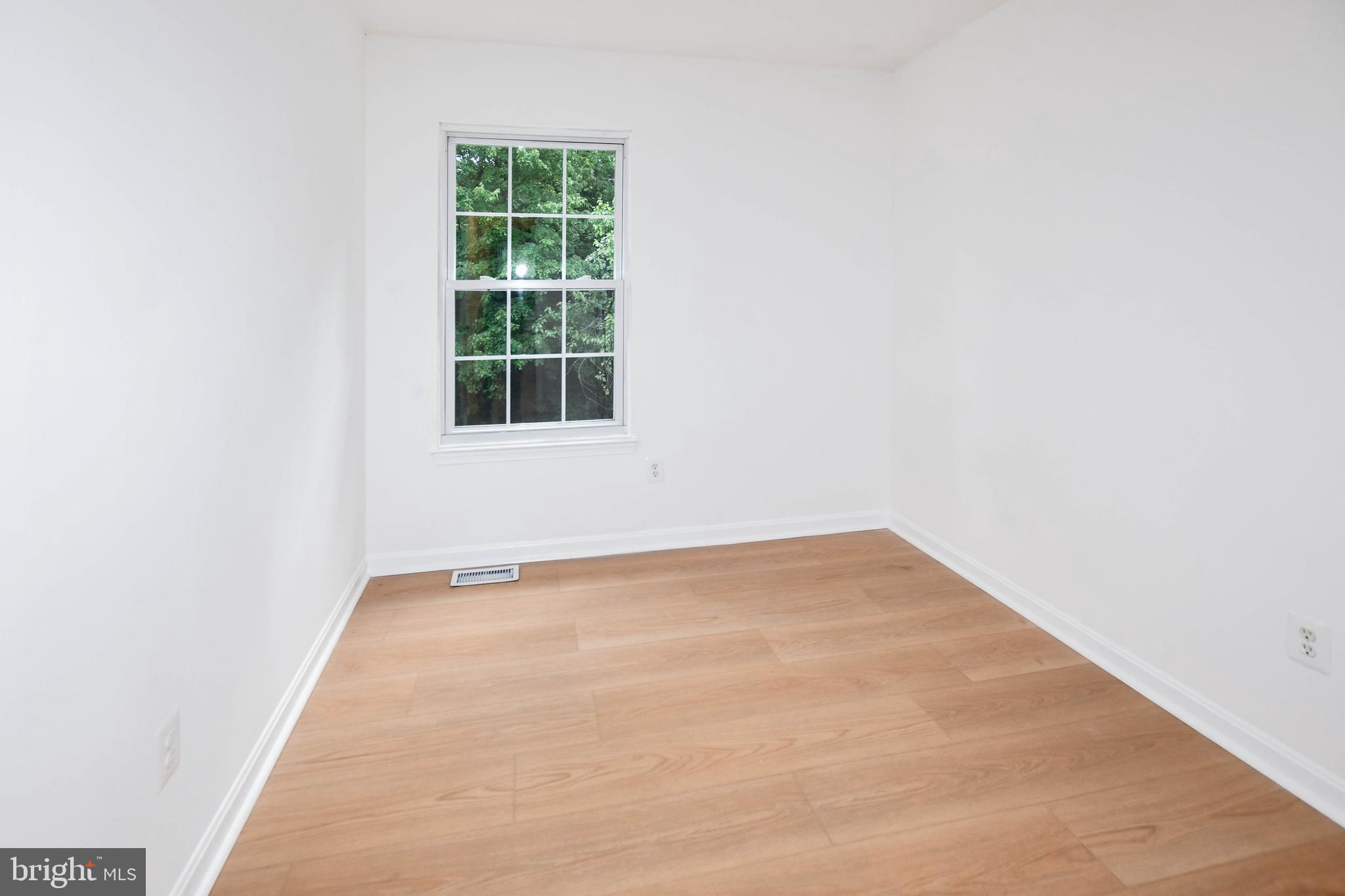 LONDON WOODS - Residential