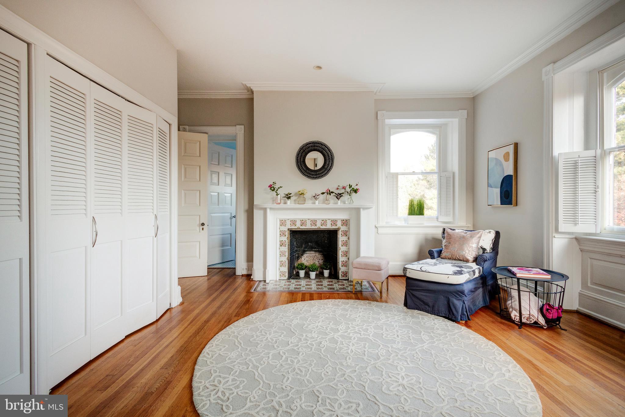 CHESTNUT HILL - Residential