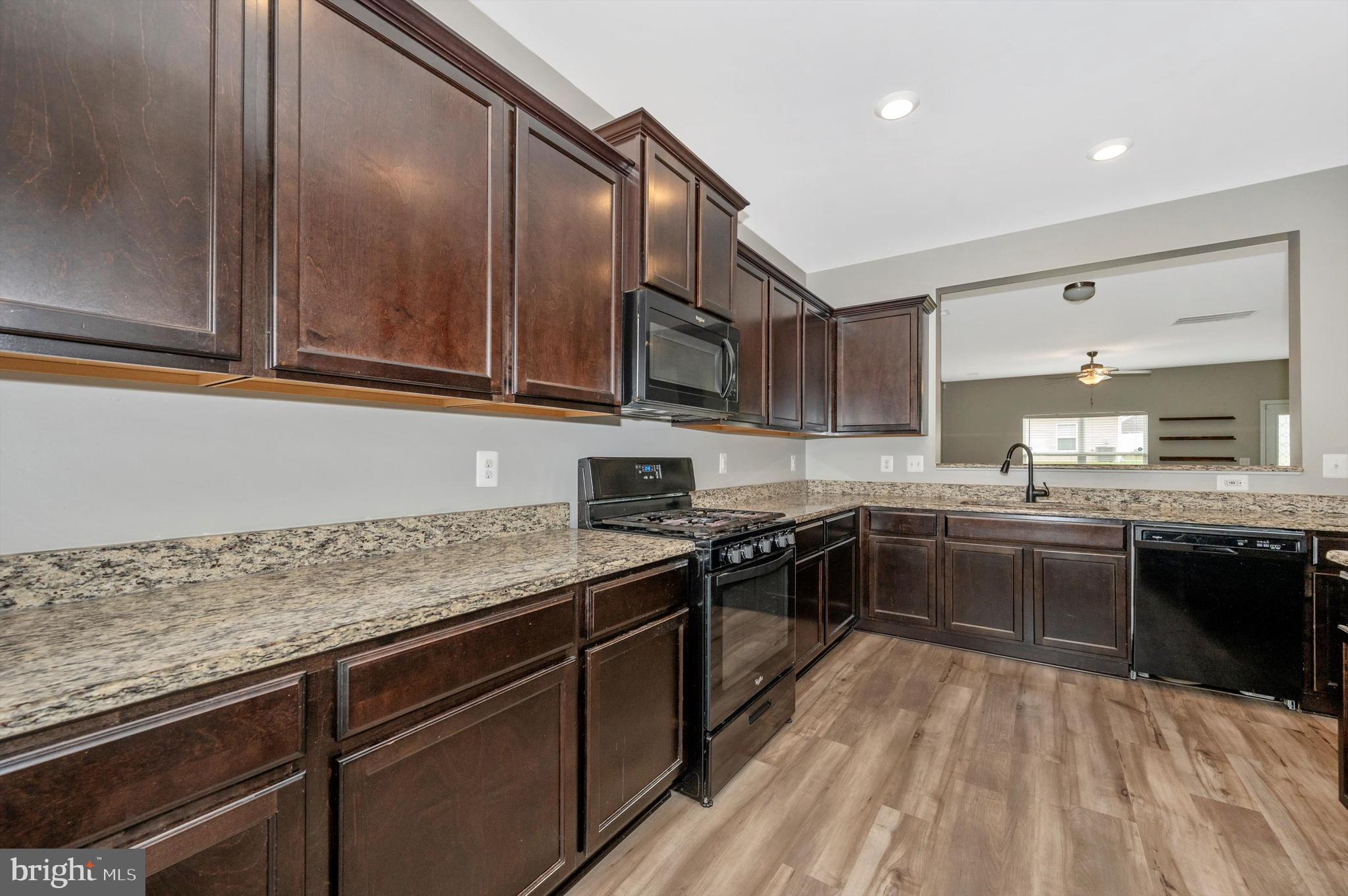 MCGINNIS POINT - Residential