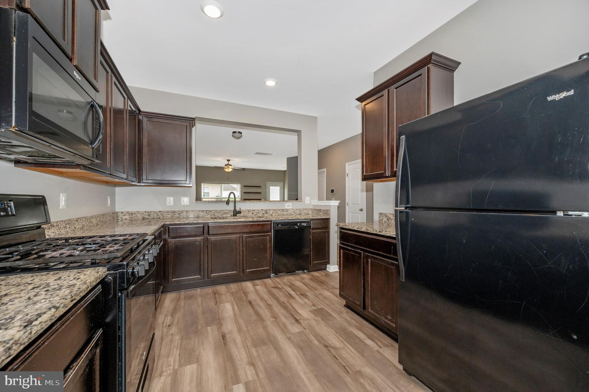 MCGINNIS POINT - Residential