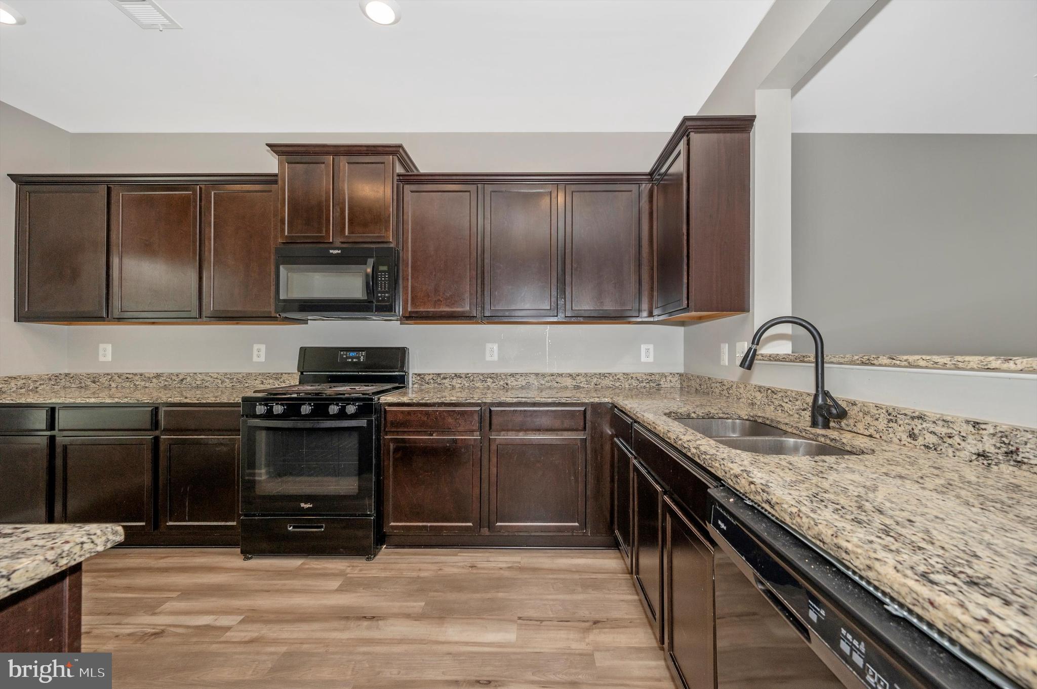 MCGINNIS POINT - Residential