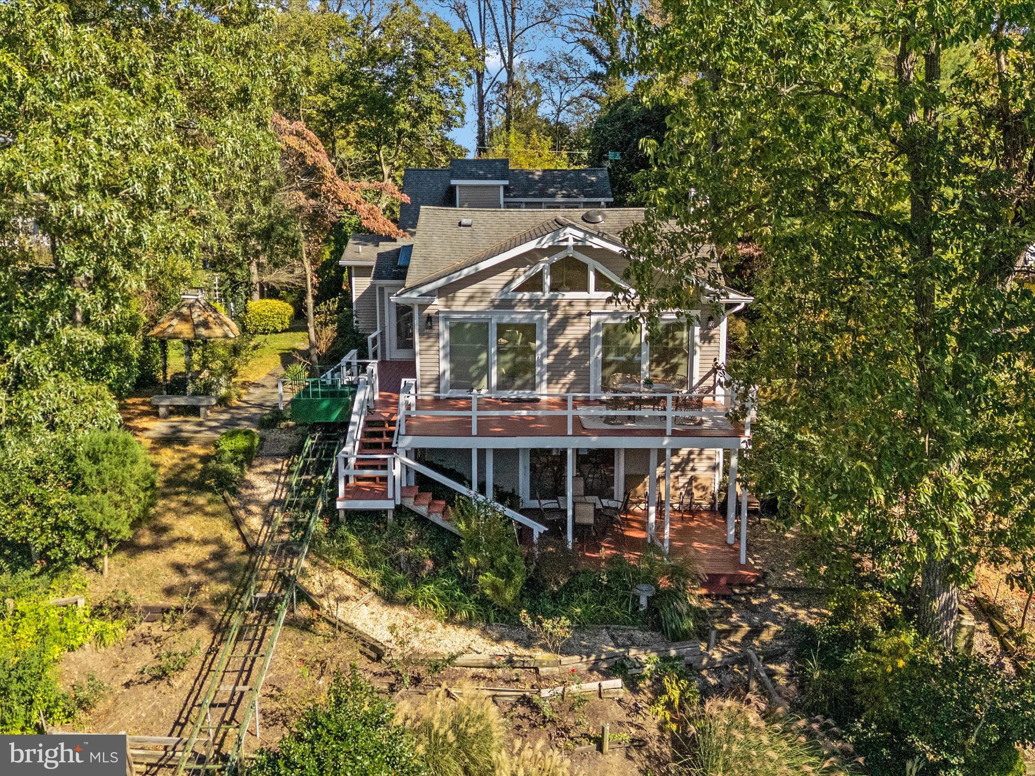 EDGEWATER BEACH - Residential