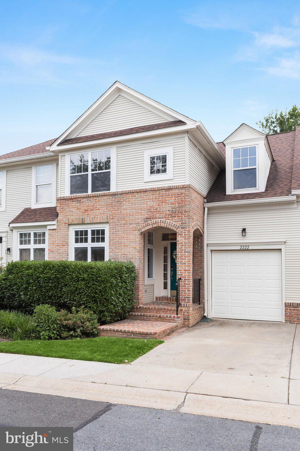 FAIRWAY VILLAS - Residential