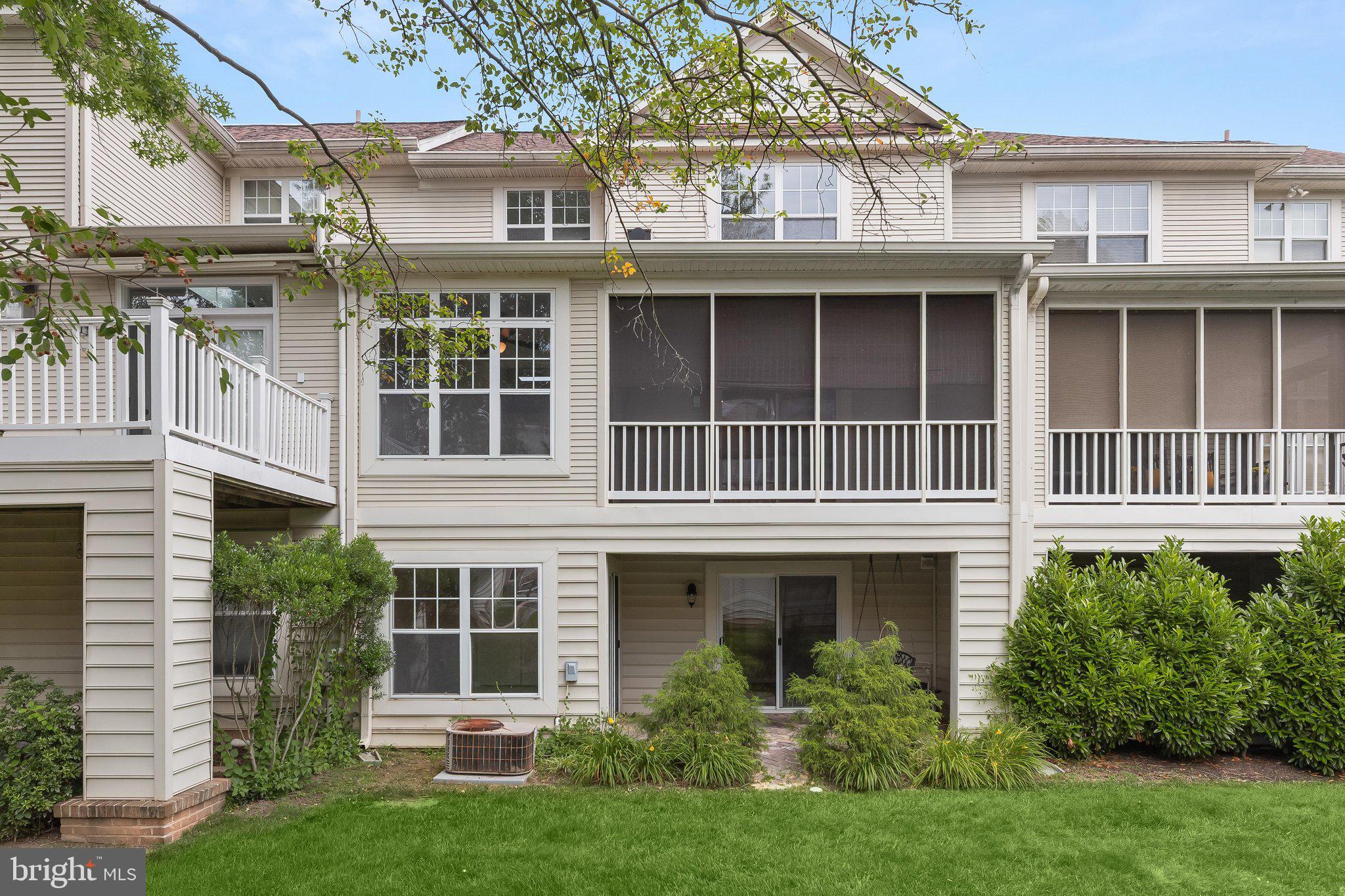 FAIRWAY VILLAS - Residential