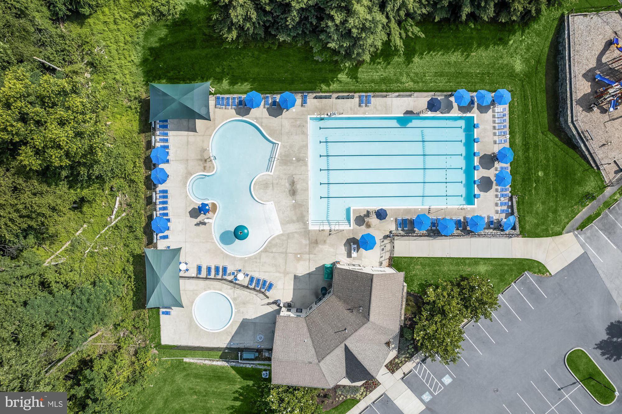 FAIRWAY VILLAS - Residential